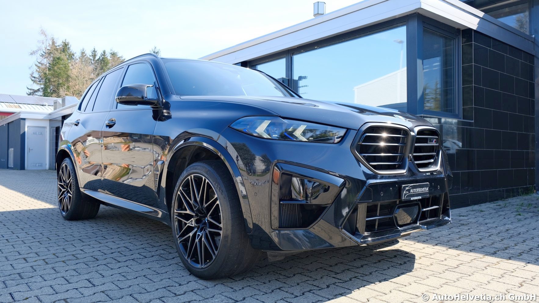 BMW X5M Competition - Facelift-showroom-element-1