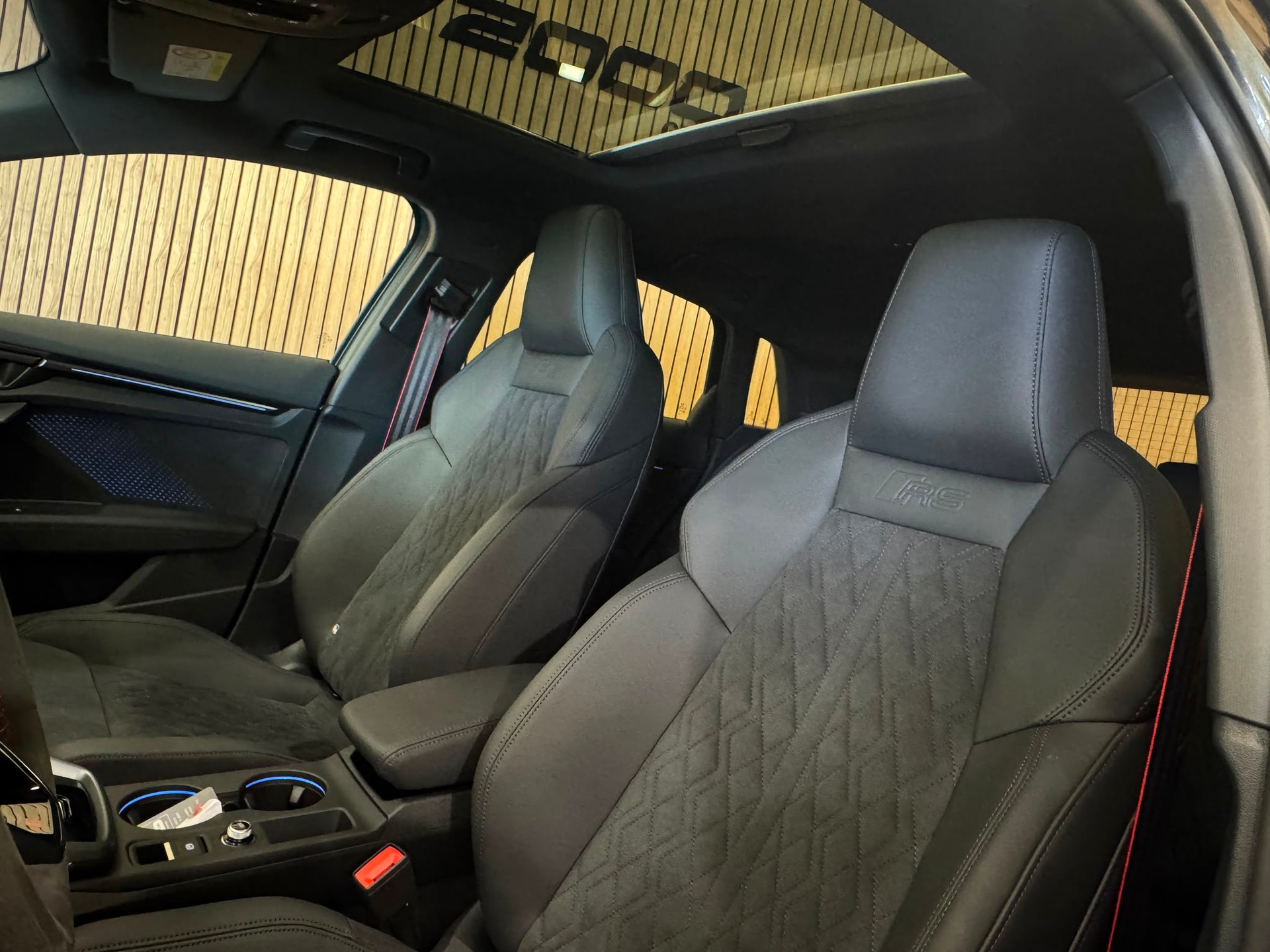 AUDI RS3 Sportback 2.5 TSI quattro S-tronic *5Jahre/100'000km Werksgarantie*-image-28