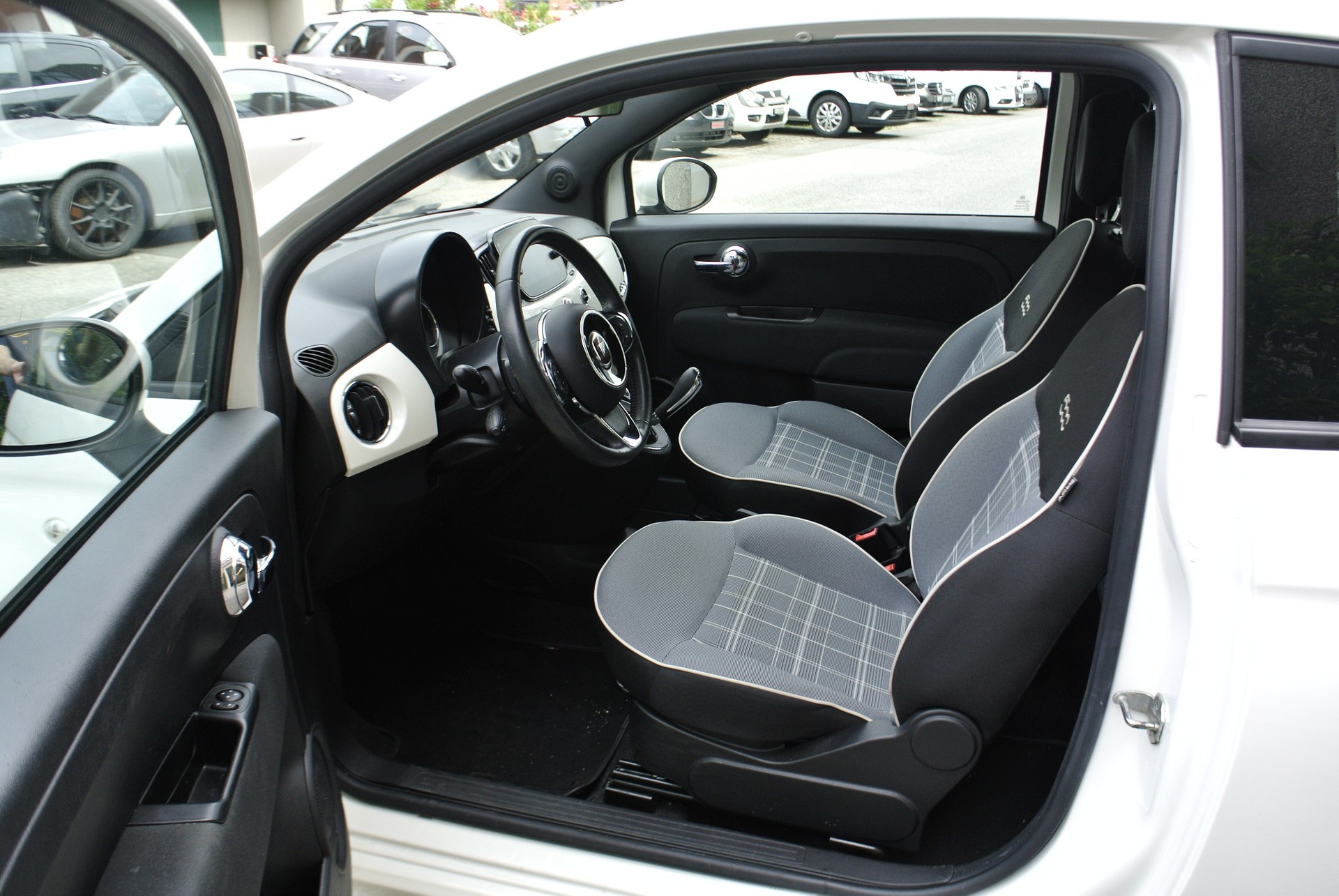 FIAT 500 1.2 Lounge Dualogic-image-9