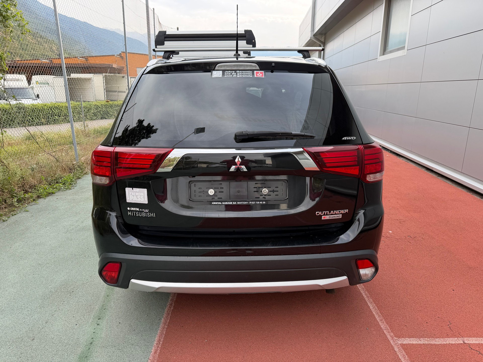 MITSUBISHI Outlander 2.2 DID Style 4WD Automatic-image-5