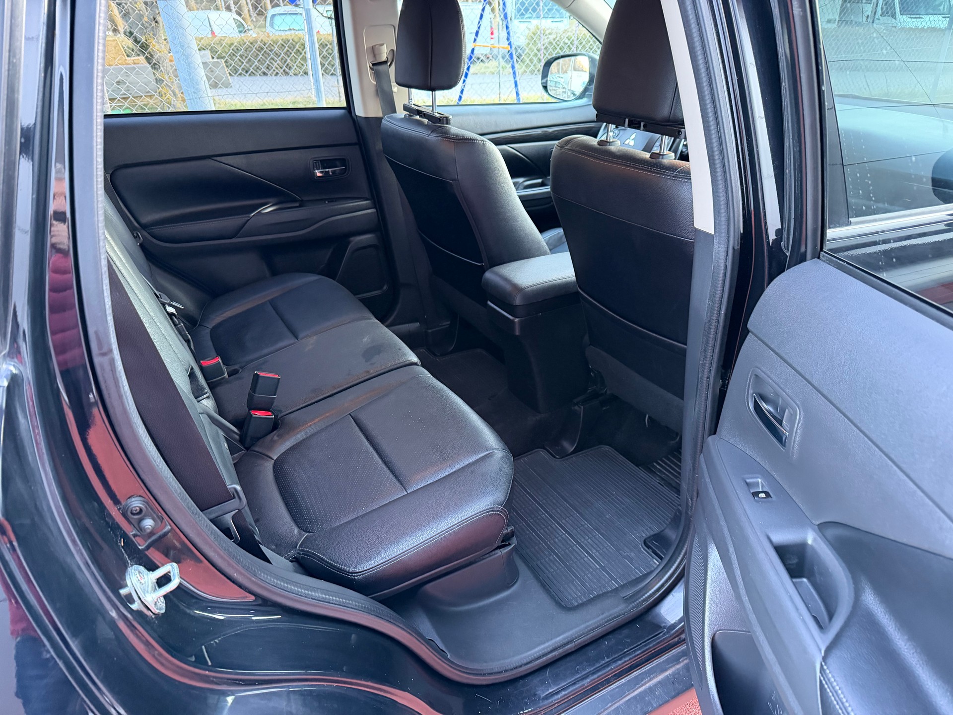 MITSUBISHI Outlander 2.2 DID Style 4WD Automatic-image-10