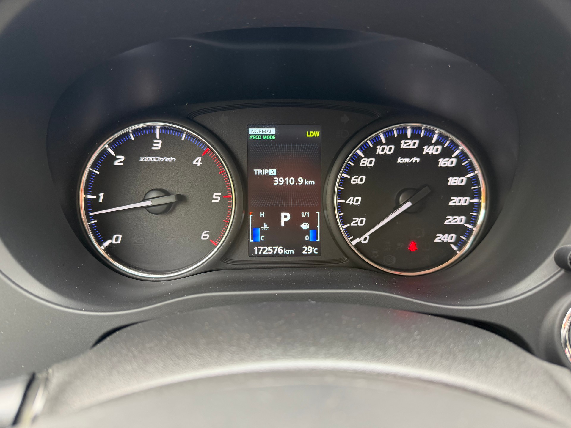 MITSUBISHI Outlander 2.2 DID Style 4WD Automatic-image-6