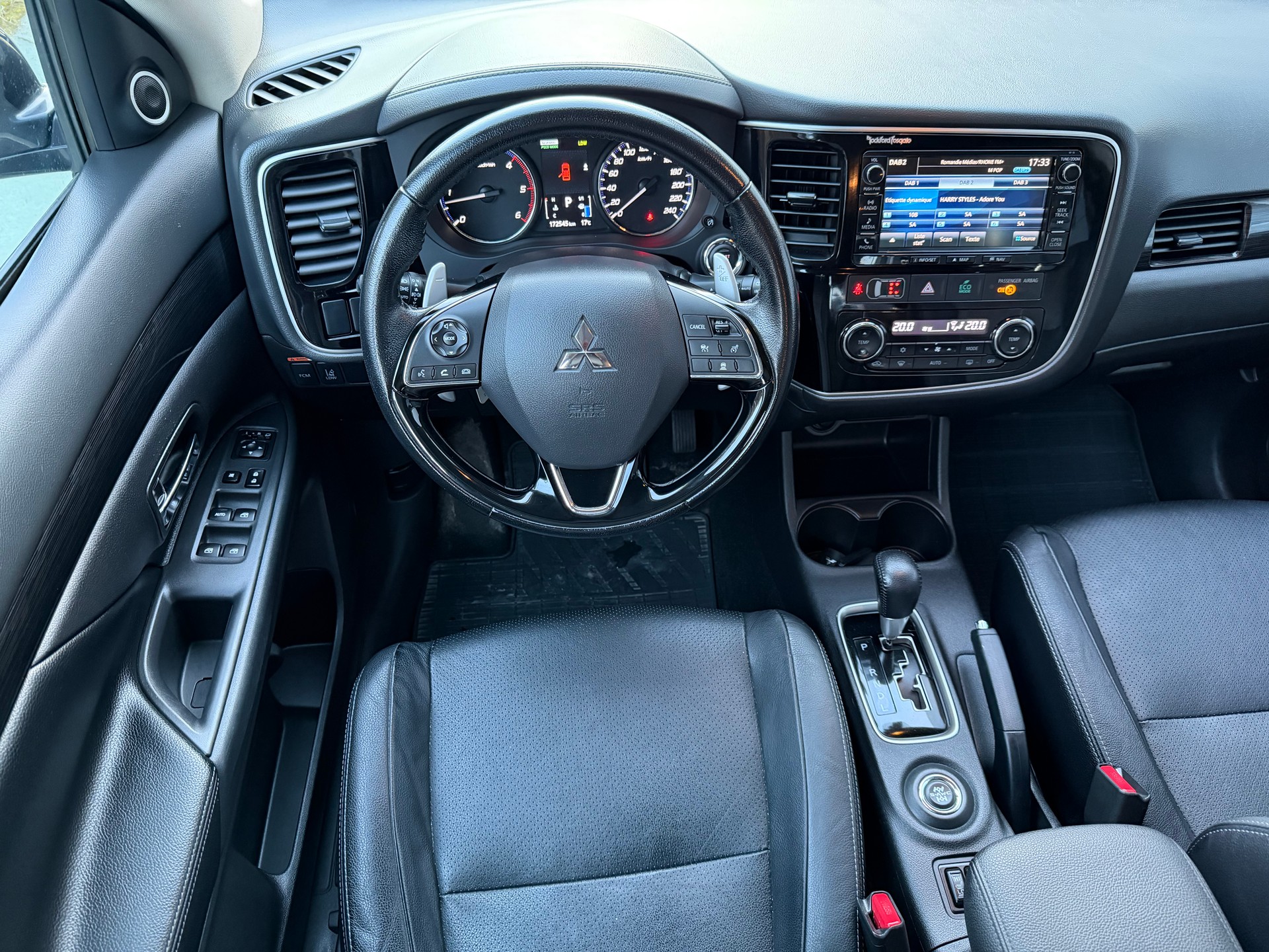 MITSUBISHI Outlander 2.2 DID Style 4WD Automatic-image-7