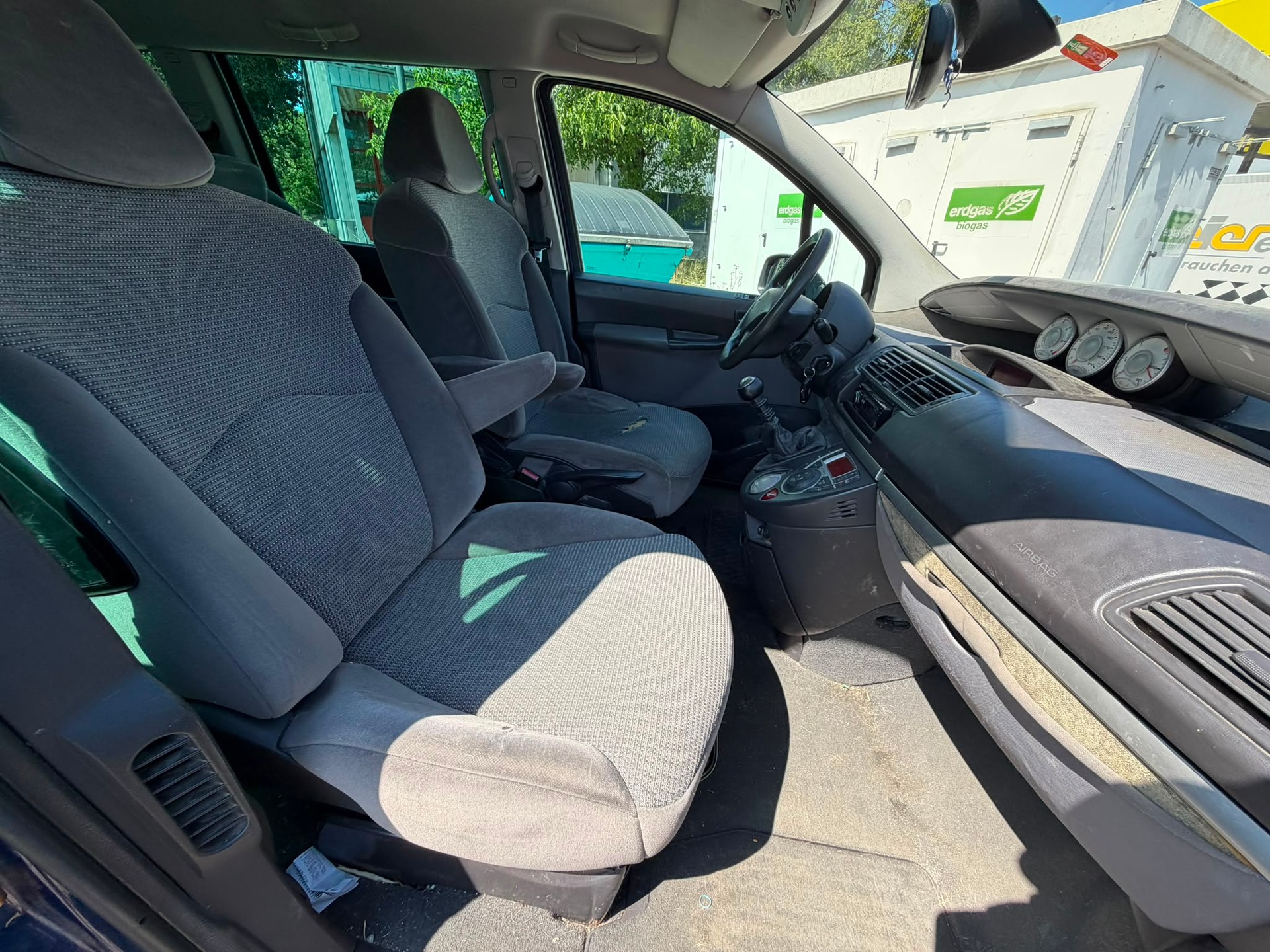 PEUGEOT 807 2.2 16V HDi SV-image-12