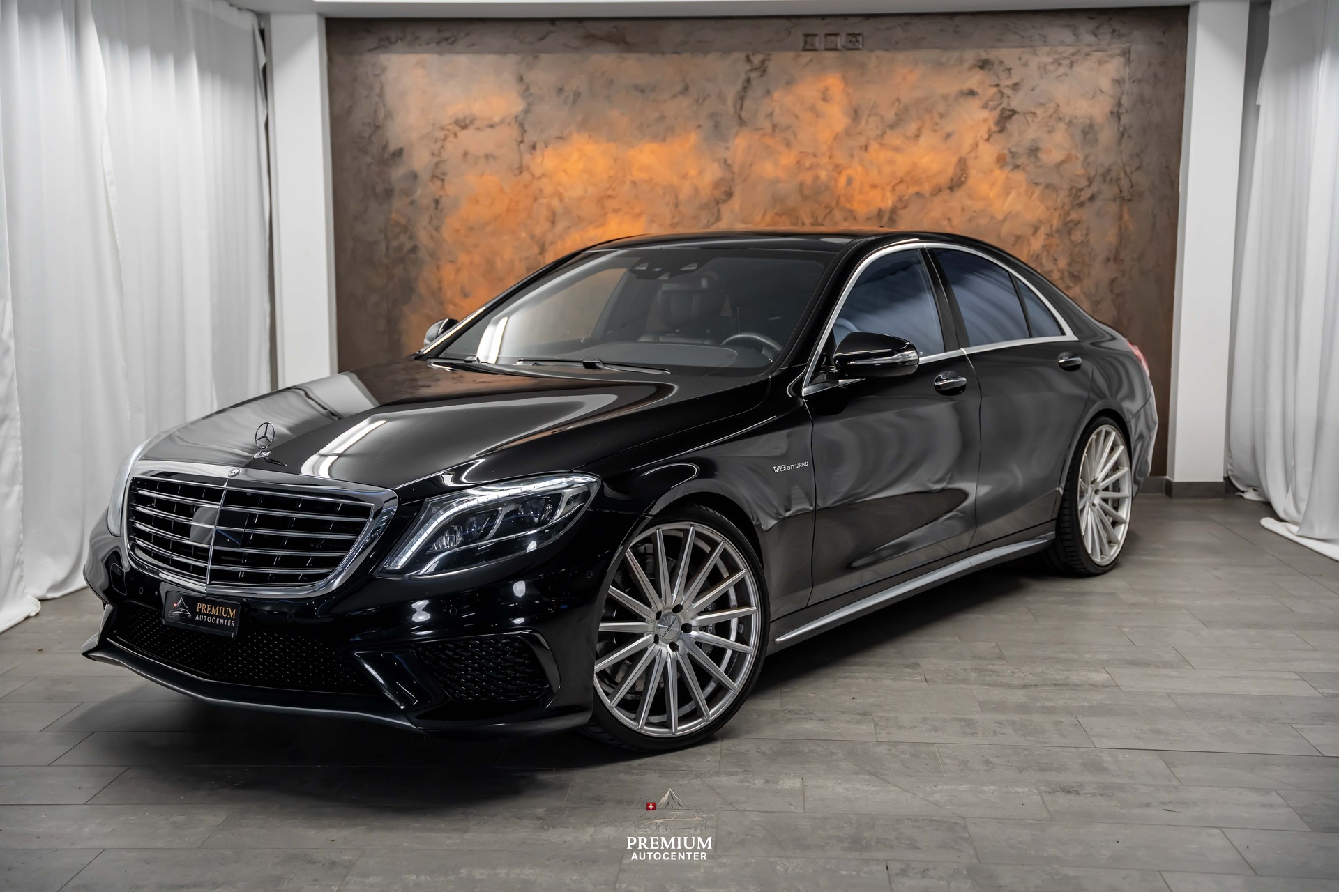 MERCEDES-BENZ S 63 AMG 4Matic Speedshift MCT *Nachtsicht*Panorama*Massage*Kühlschrank*-showroom-element-2