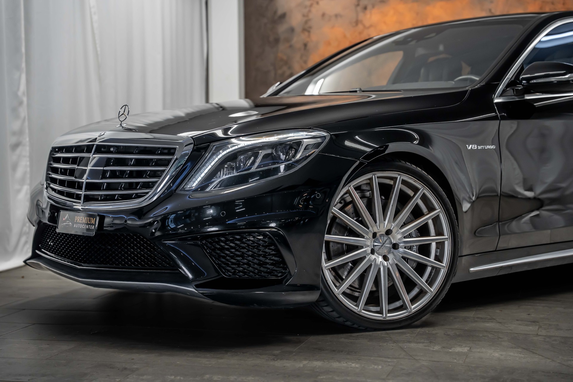 MERCEDES-BENZ S 63 AMG 4Matic Speedshift MCT *Nachtsicht*Panorama*Massage*Kühlschrank*-showroom-element-3