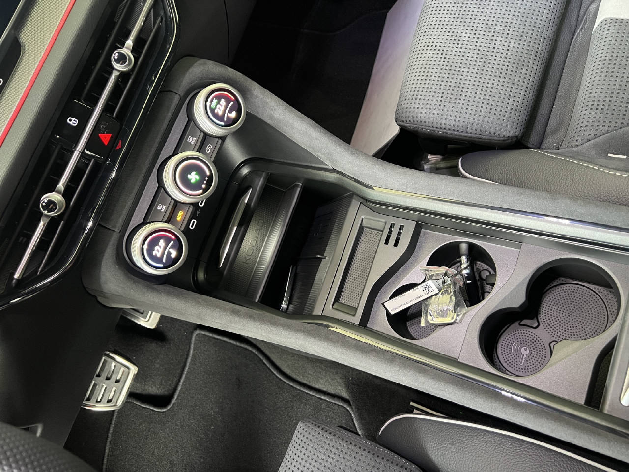 SKODA Kodiaq 2.0 TDI Sportline 4x4 DSG-Automat-image-16