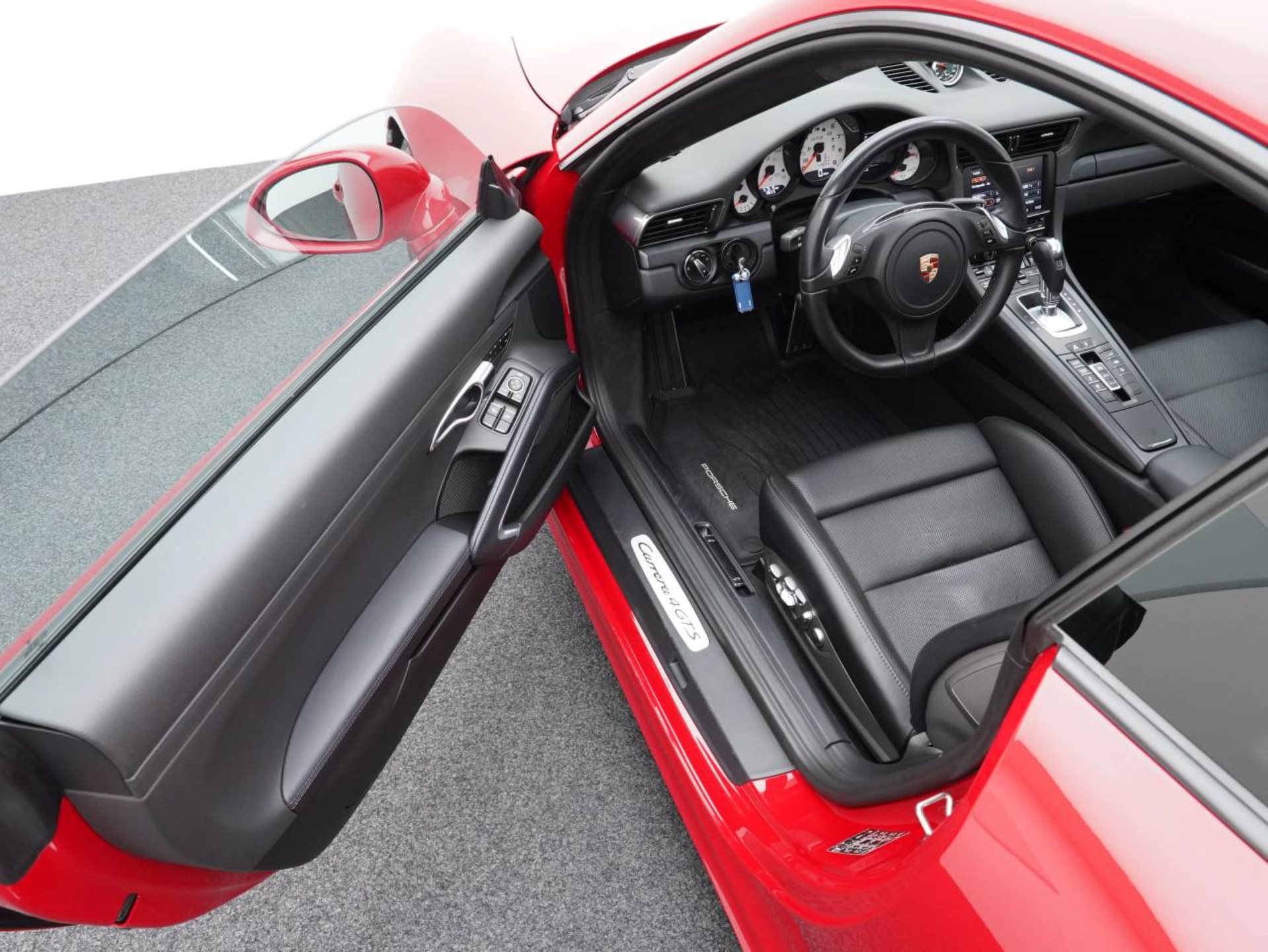 PORSCHE 911 Carrera 4 GTS-showroom-element-3