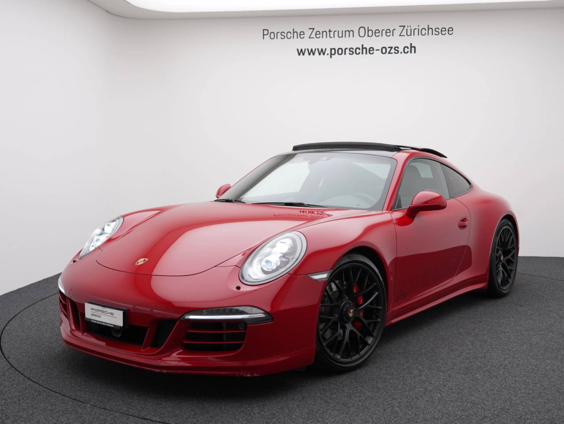 PORSCHE 911 Carrera 4 GTS