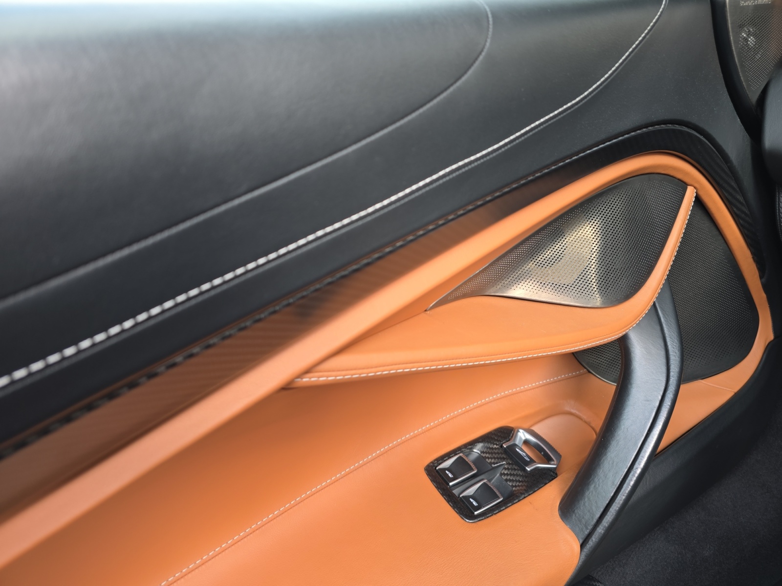 McLAREN 720S Spider Luxury 4.0 V8 SSG-image-10