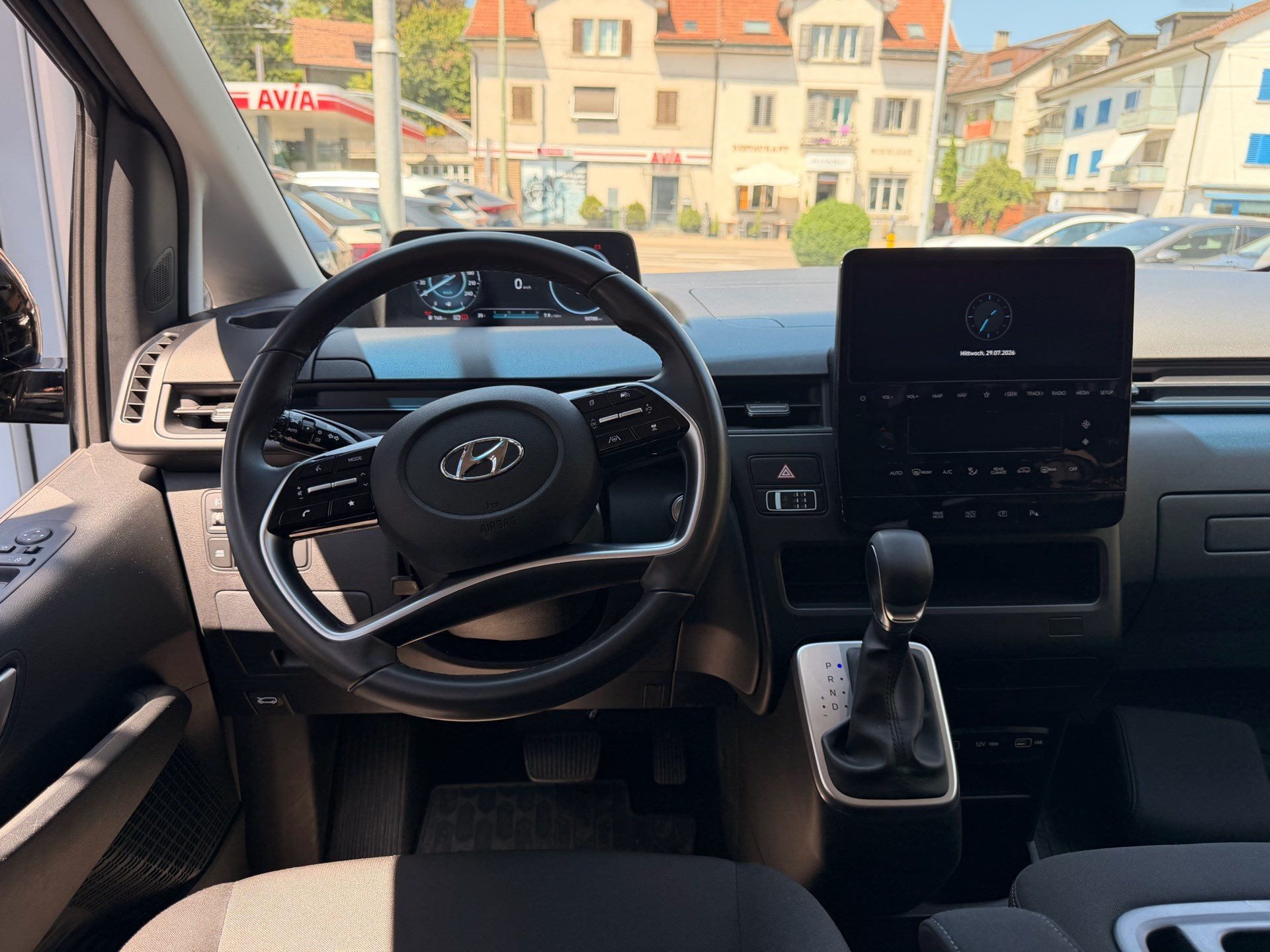 HYUNDAI STARIA AMPLIA 2.2 CRDI 4WD *** 8 PLÄTZER MIT TOPAUSSTATTUNG UND 5 JAHREN WERKSGARANTIE ***-image-10