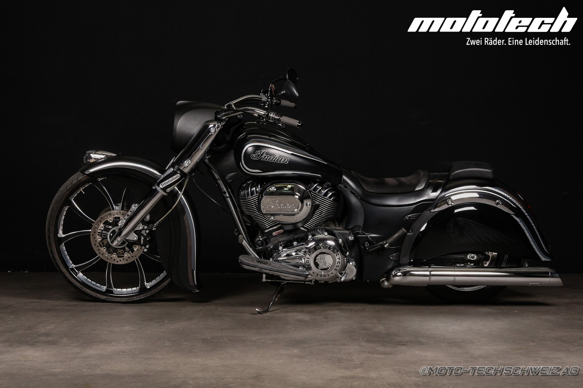 INDIAN Chief Classic-showroom-element-3