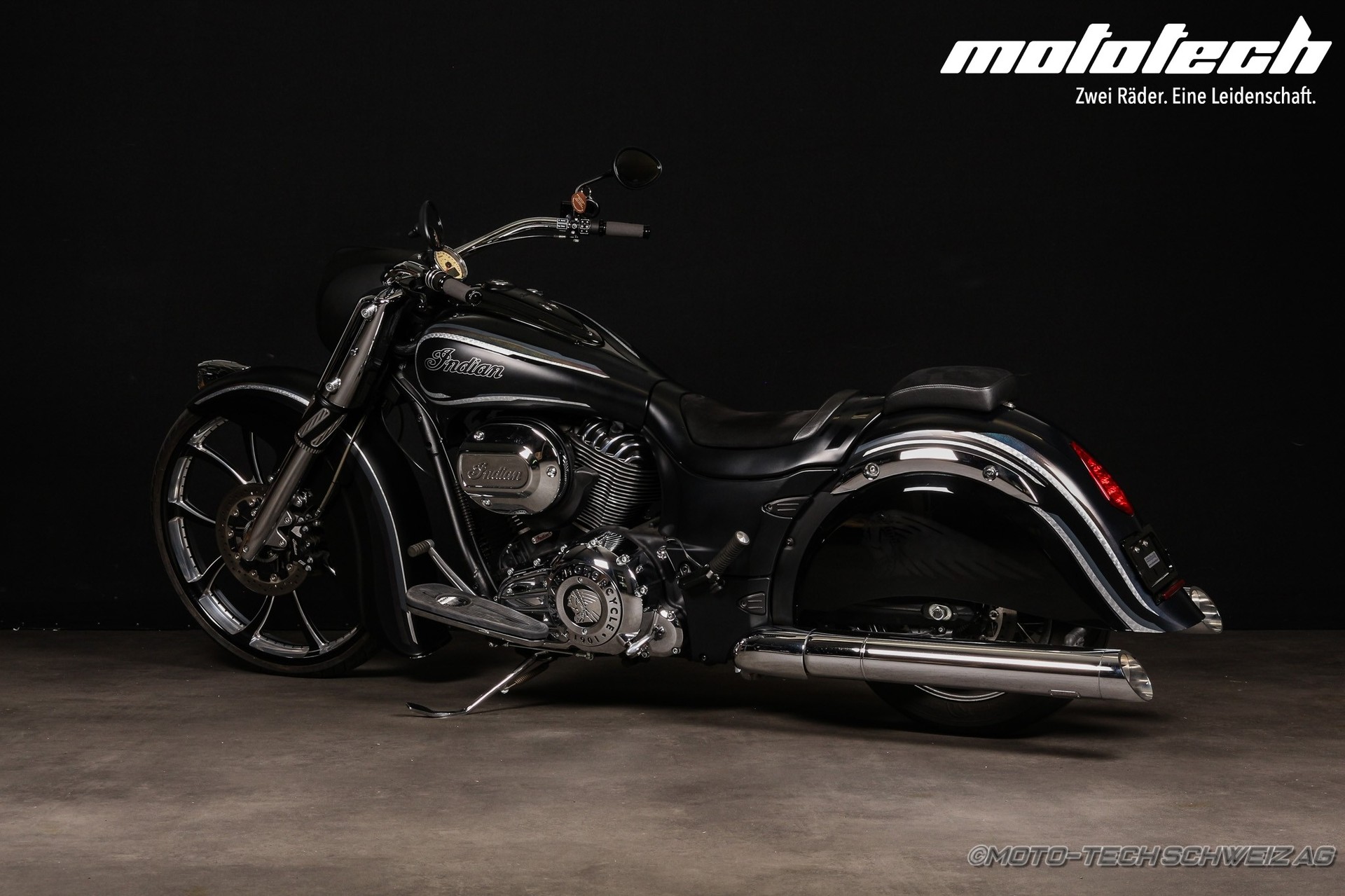 INDIAN Chief Classic-showroom-element-2