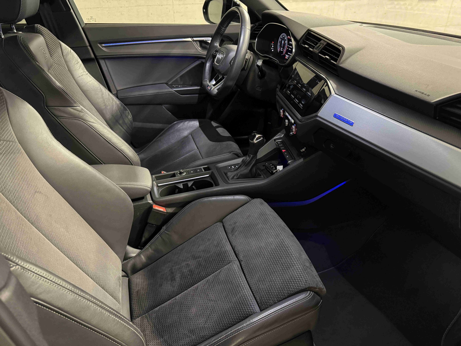 AUDI Q3 45 TFSI S line quattro S-tronic-image-13