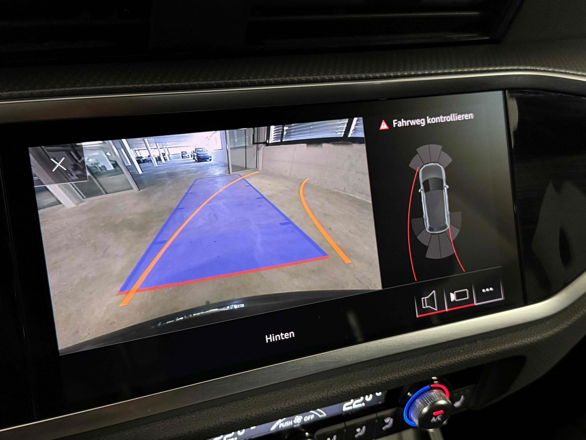 AUDI Q3 45 TFSI S line quattro S-tronic-image-10