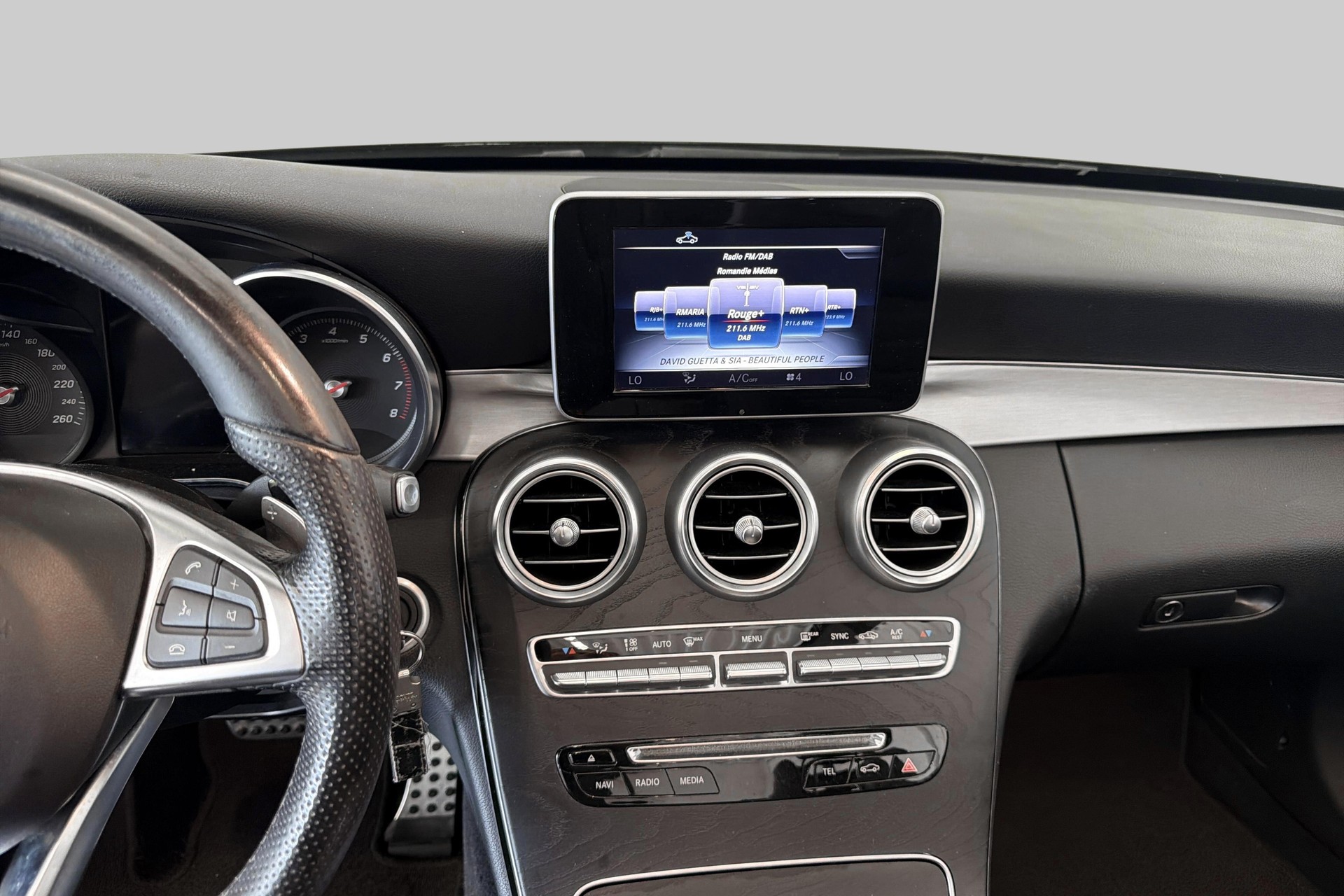 MERCEDES-BENZ C 250 Cabriolet AMG Line 9G-Tronic-image-10