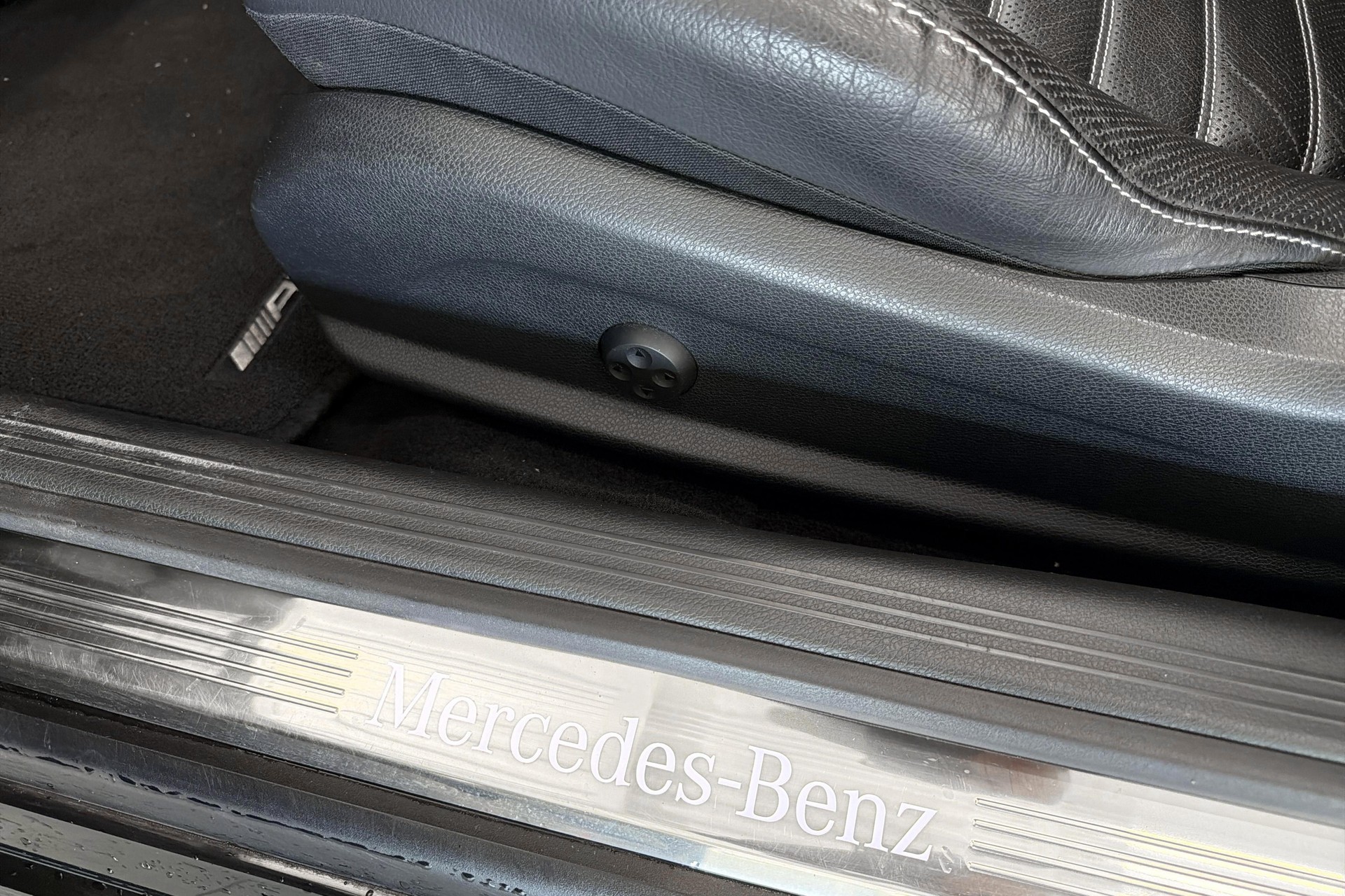 MERCEDES-BENZ C 250 Cabriolet AMG Line 9G-Tronic-image-13