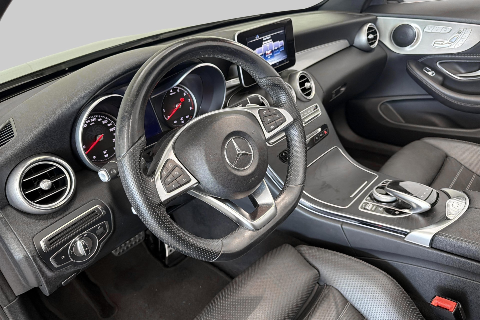 MERCEDES-BENZ C 250 Cabriolet AMG Line 9G-Tronic-image-8
