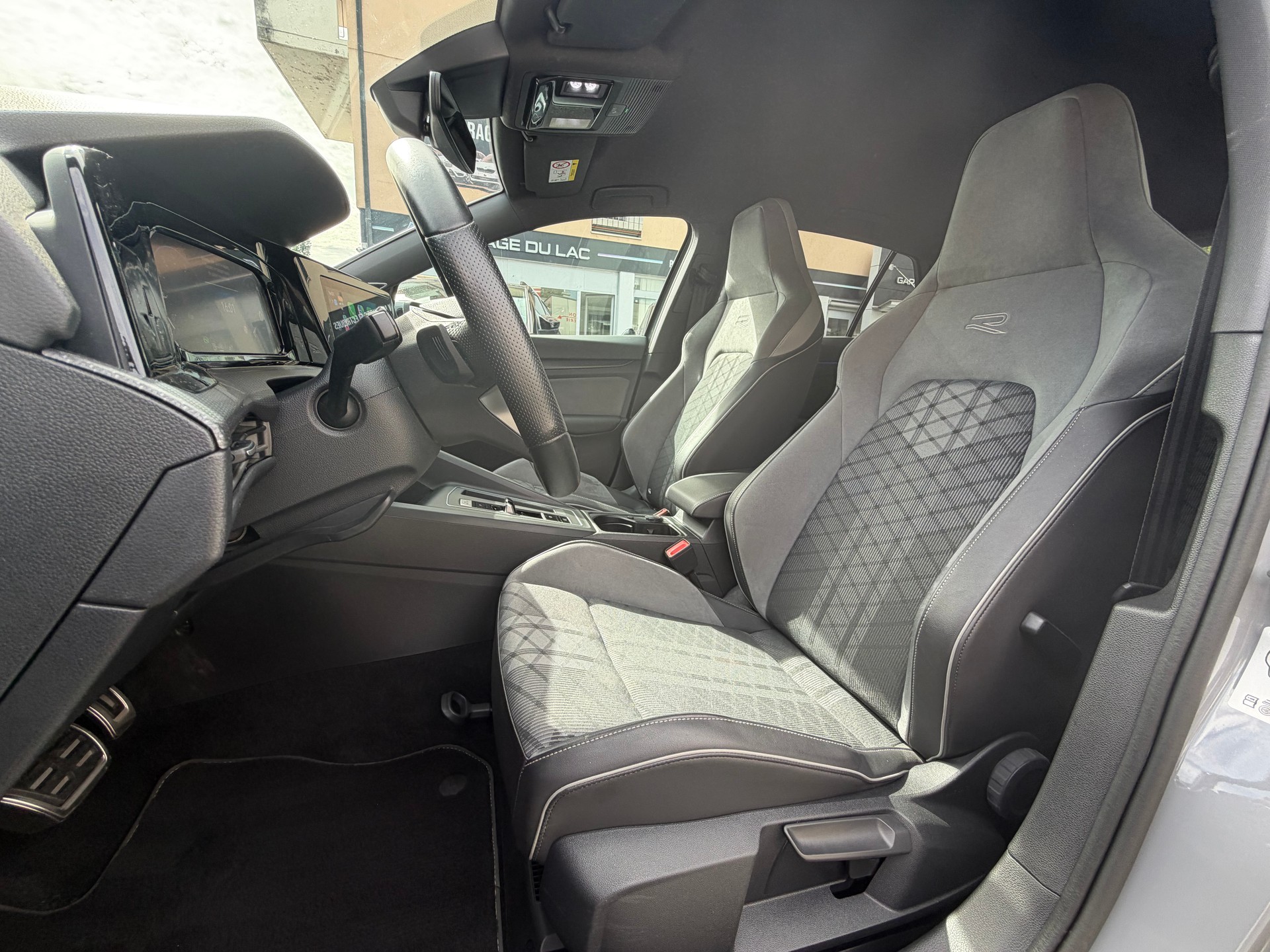 VW Golf 1.5 eTSI mHEV ACT R-Line DSG-image-9