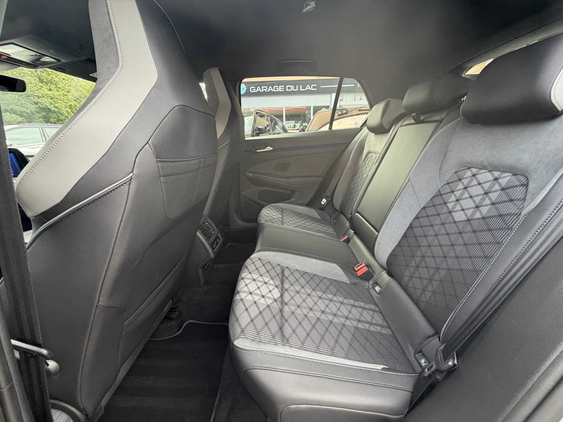 VW Golf 1.5 eTSI mHEV ACT R-Line DSG-image-8