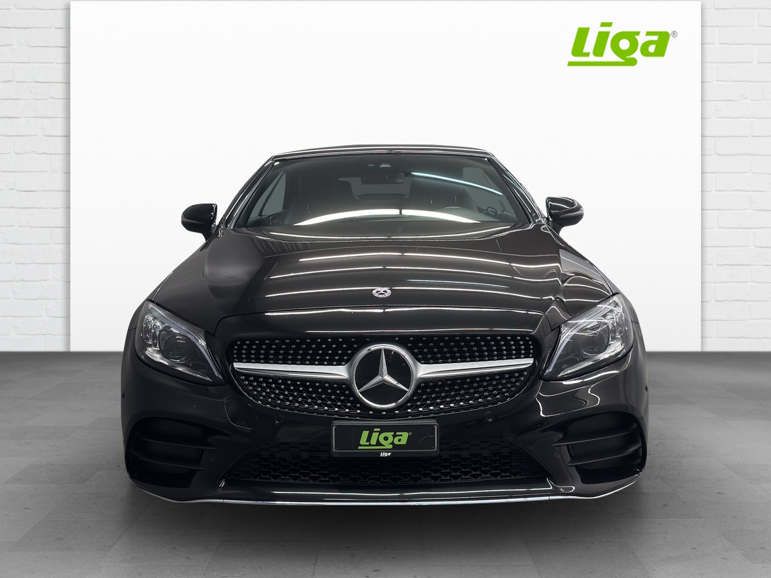 MERCEDES-BENZ C 200 AMG Line 4Matic Cabriolet-showroom-element-1