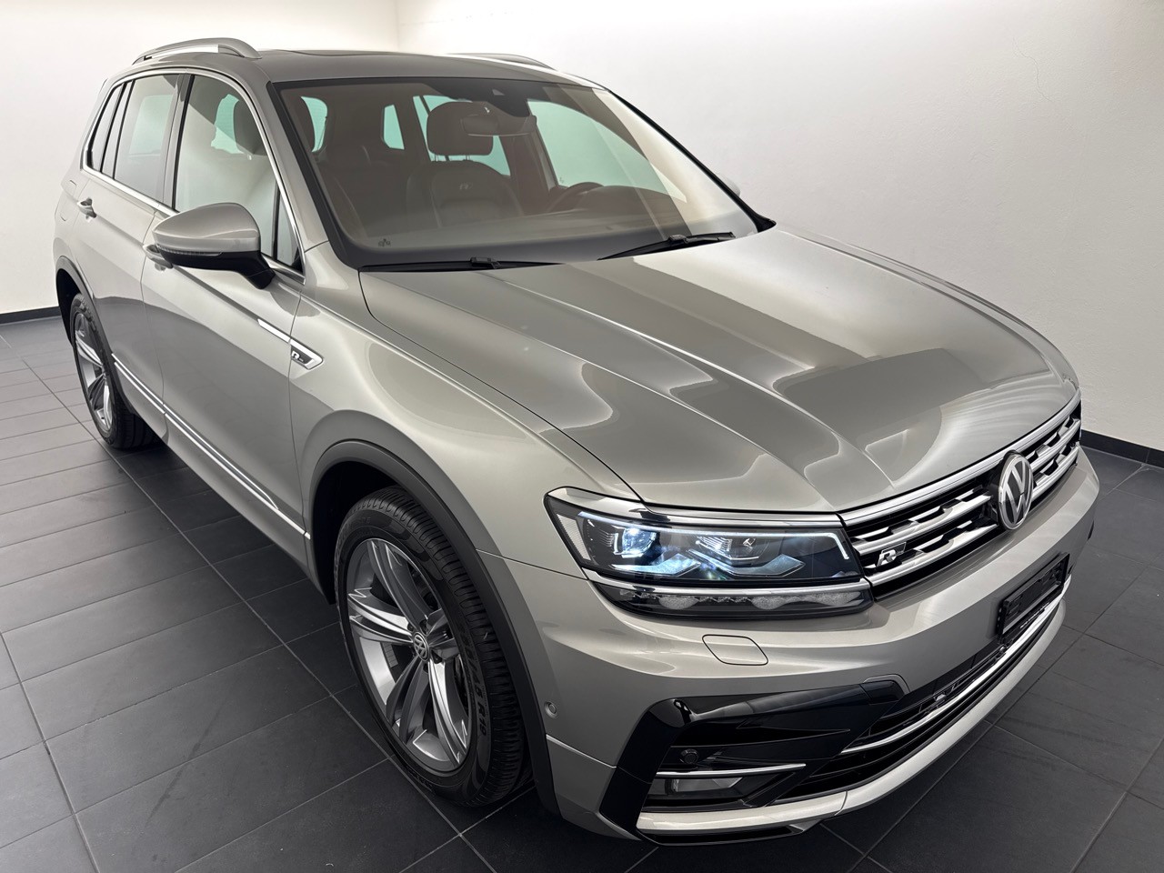 VW Tiguan 2.0TSI Highline R-Line 4Motion DSG-showroom-element-3