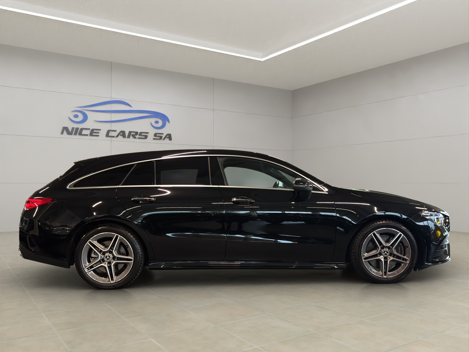 MERCEDES-BENZ CLA Shooting Brake 250 4Matic 7G-DCT AMG Line-image-14