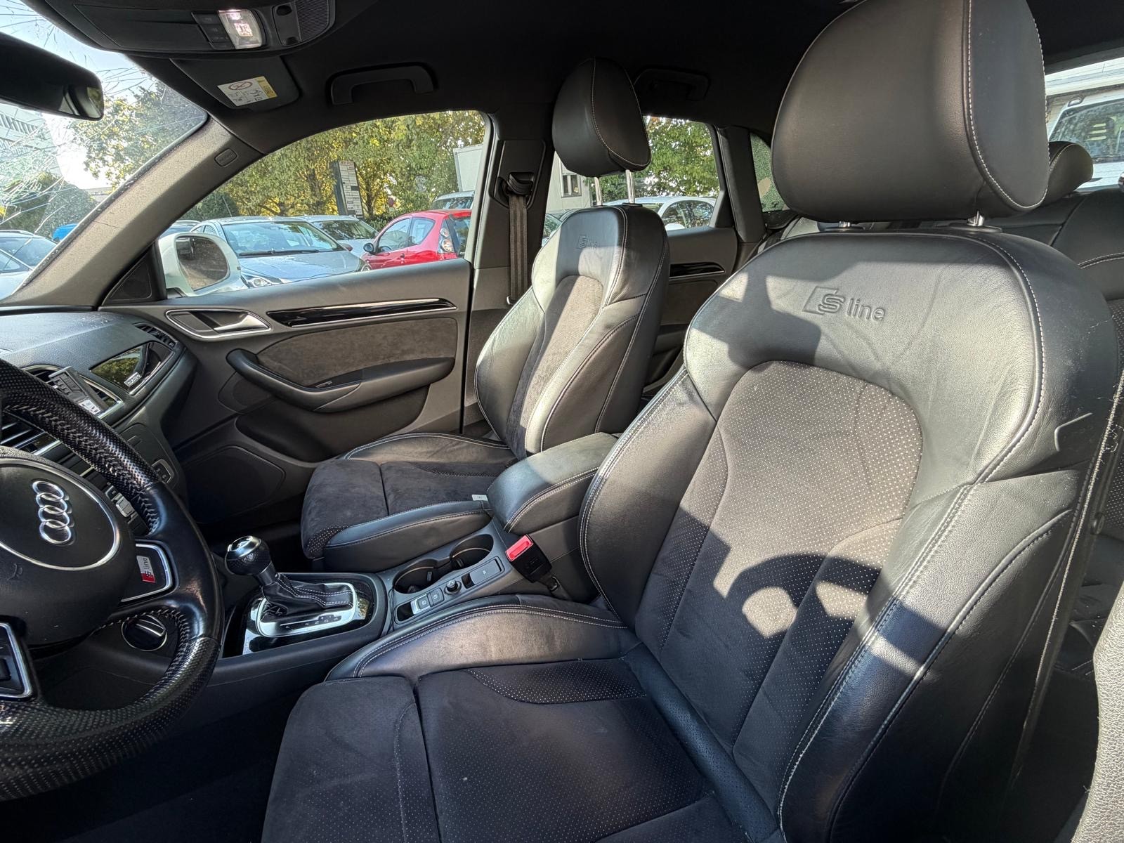 AUDI Q3 2.0 TDI design quattro S-tronic-image-11