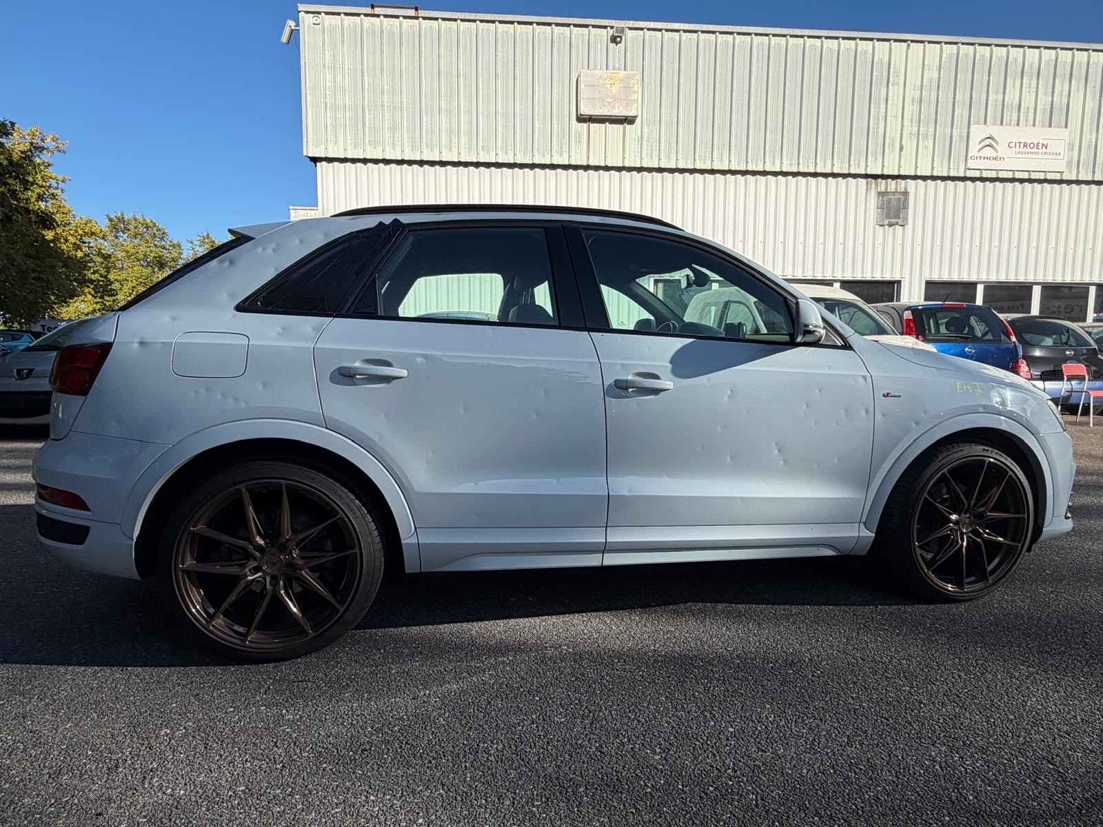 AUDI Q3 2.0 TDI design quattro S-tronic-showroom-element-3