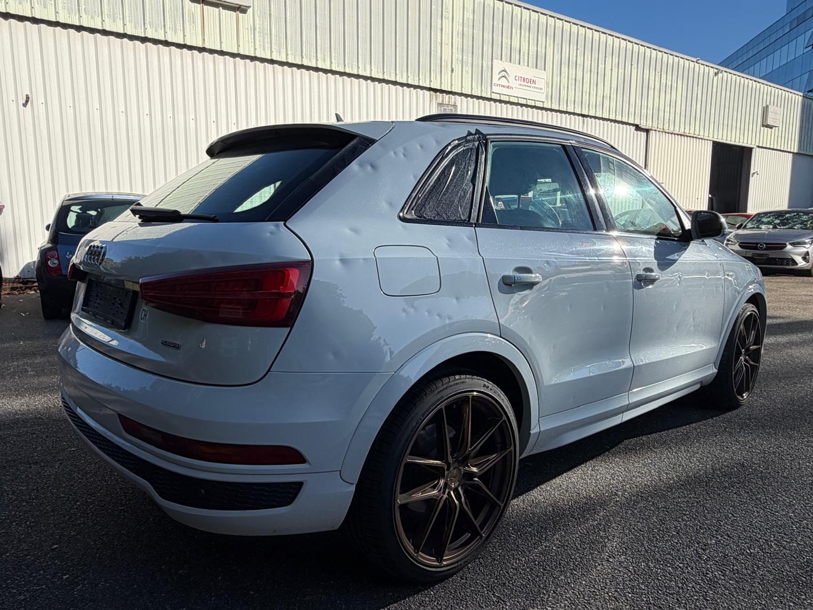 AUDI Q3 2.0 TDI design quattro S-tronic-image-6