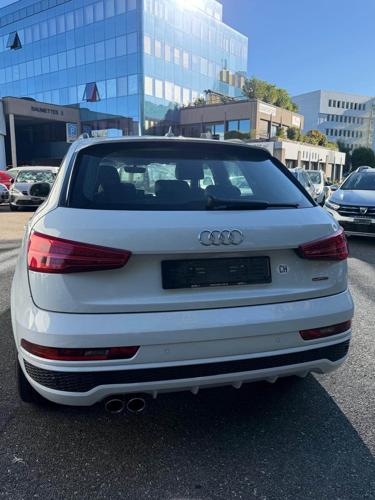 AUDI Q3 2.0 TDI design quattro S-tronic-image-8
