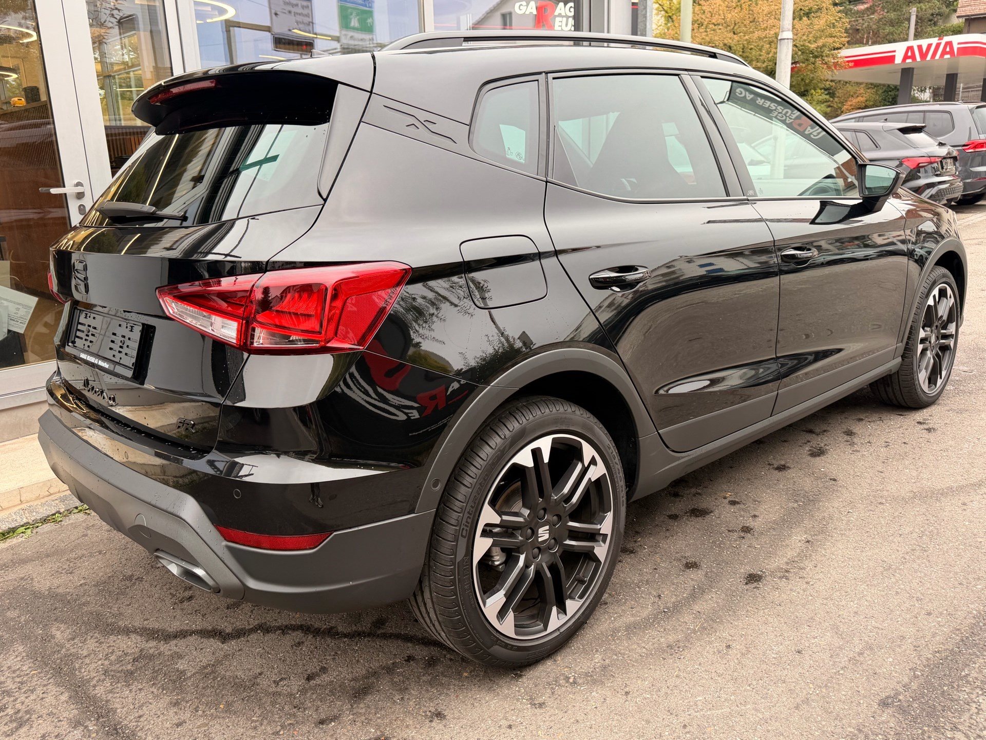 SEAT Arona 1.5 TSI 150 PS FR BLACK EDITION !! *** TOP AUSSTATTUNG ***-showroom-element-3