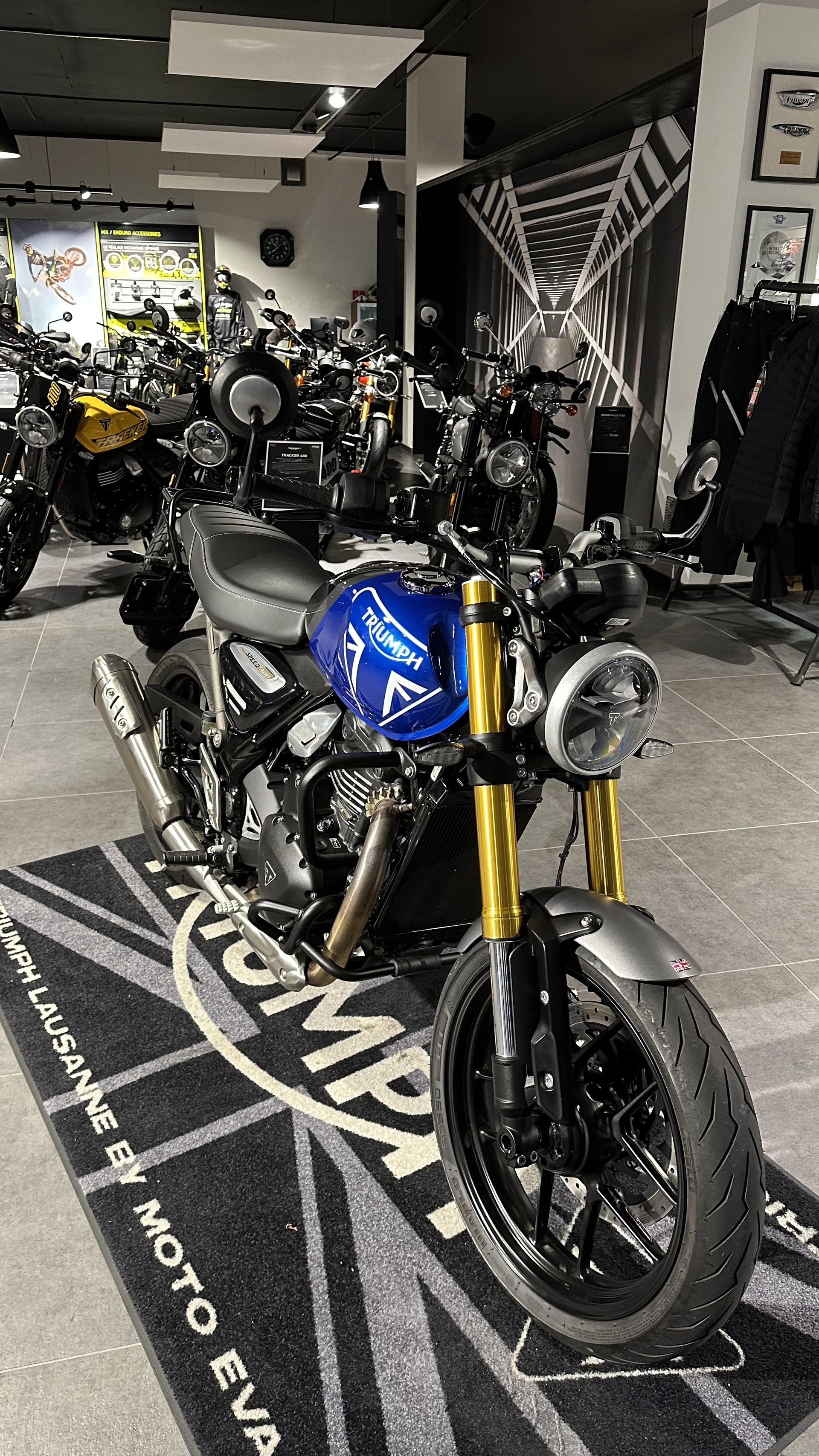 TRIUMPH Speed 400-showroom-element-3