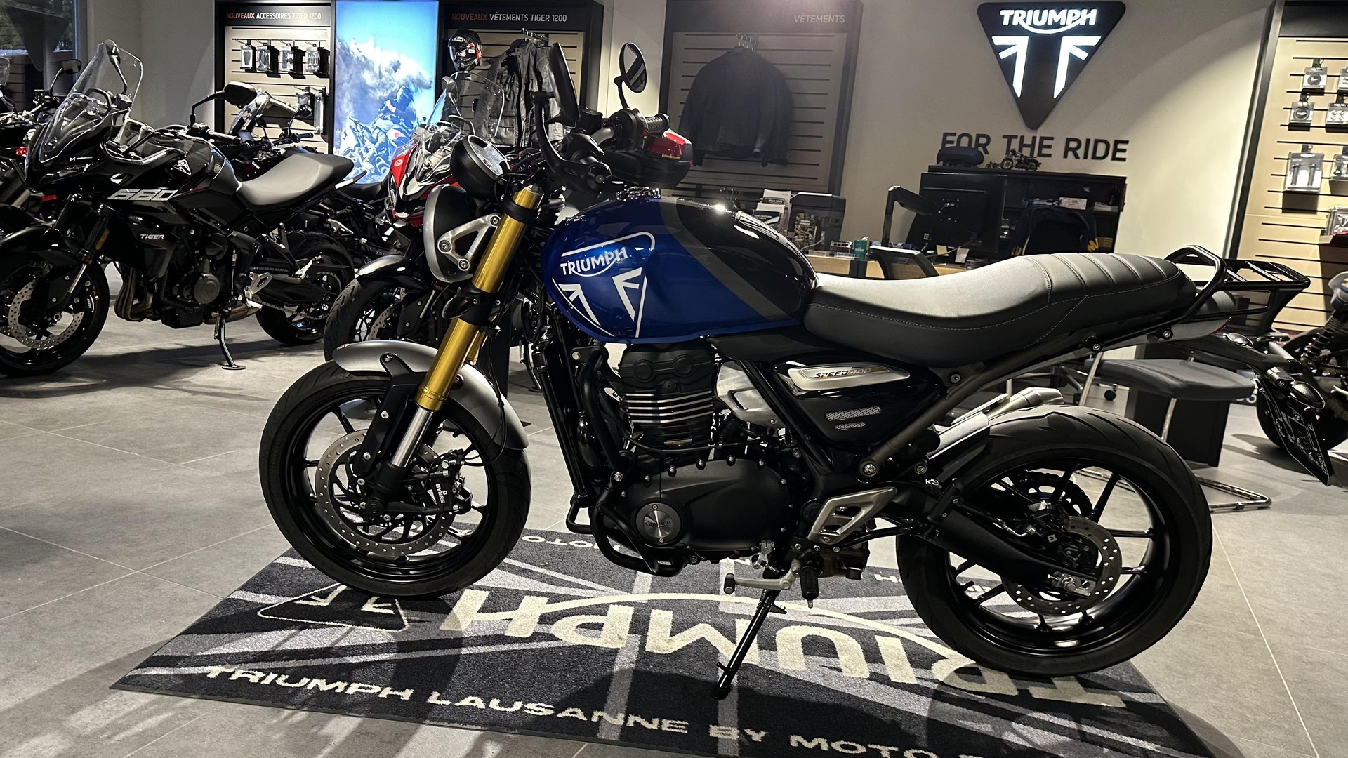 TRIUMPH Speed 400-showroom-element-1