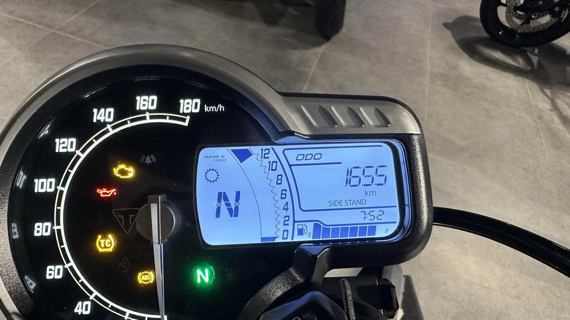 TRIUMPH Speed 400-image-5