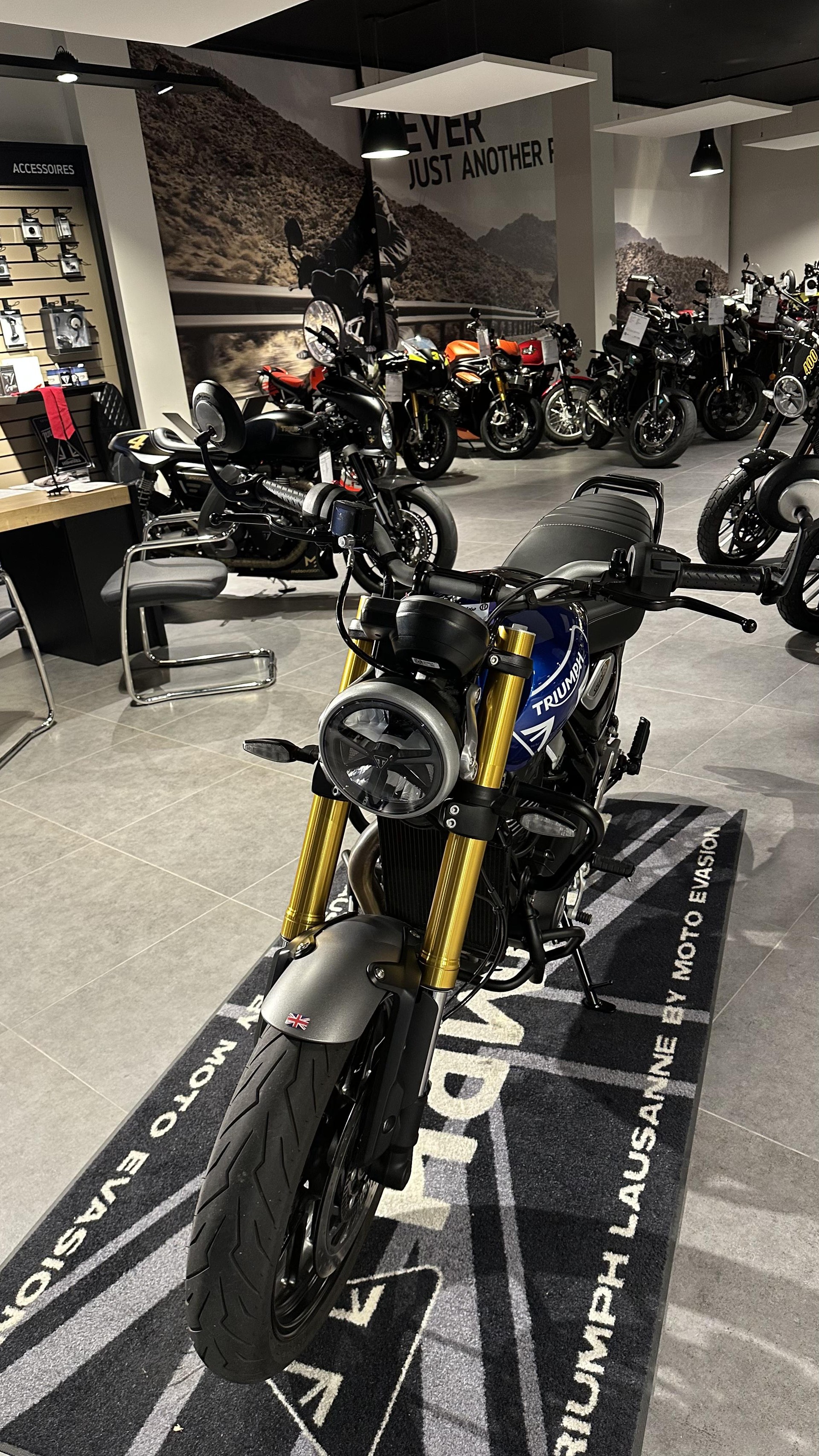 TRIUMPH Speed 400-showroom-element-2