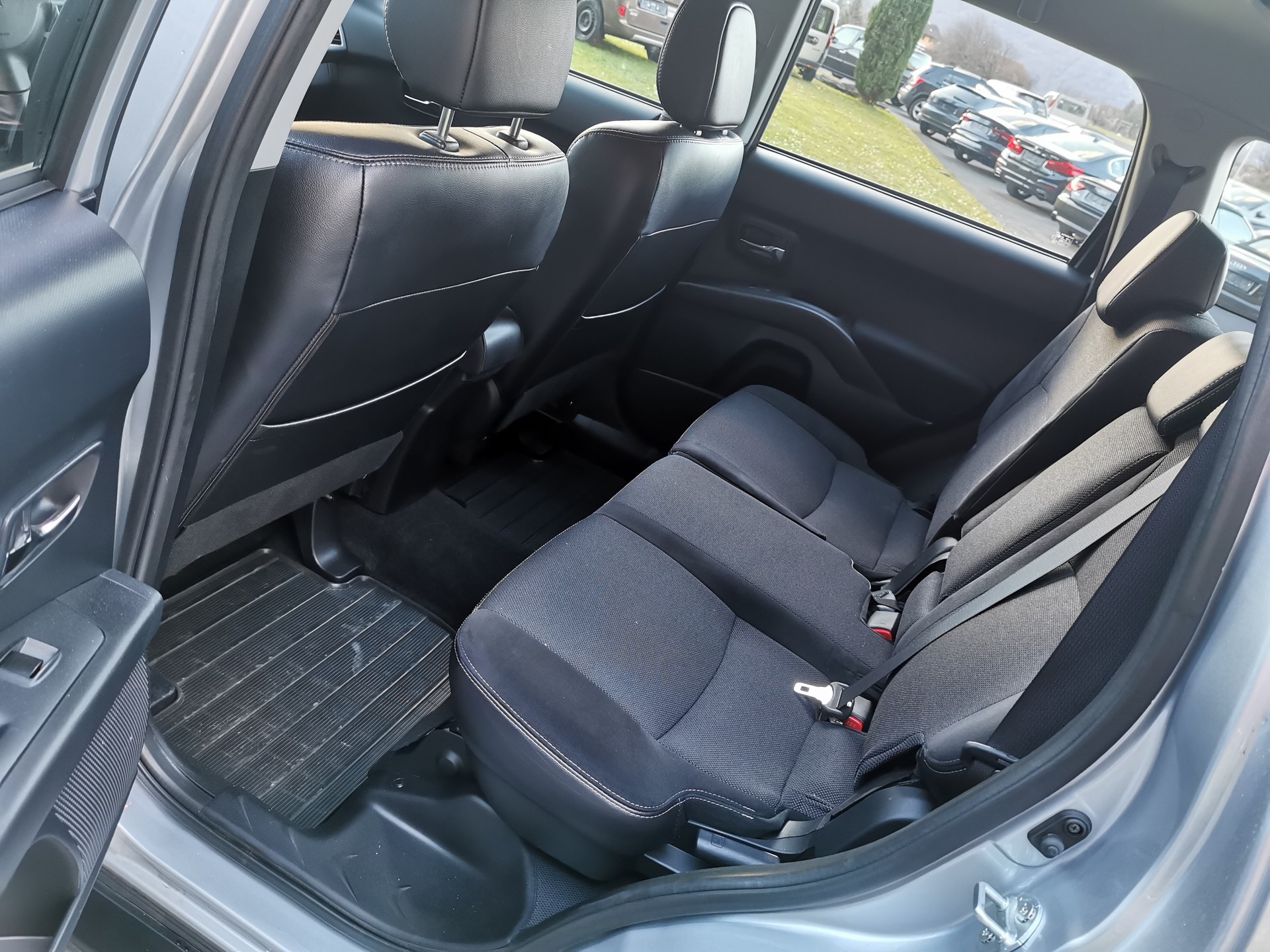 PEUGEOT 4007 2.2 HDi Confort-image-5