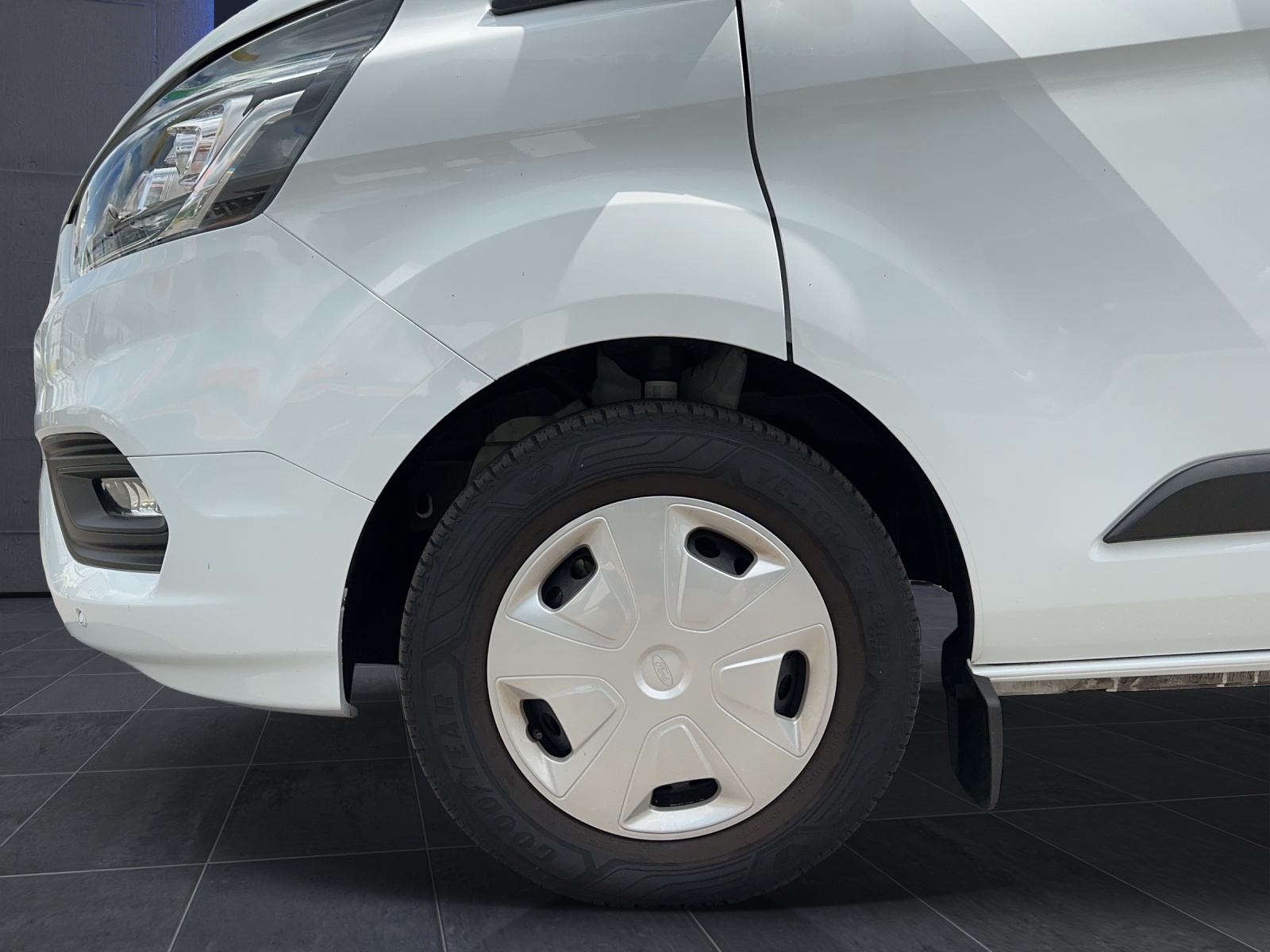 FORD Transit Custom Kombi 320 L1 2.0 EcoBlue 130 PS Trend 9-Plätzer-image-14
