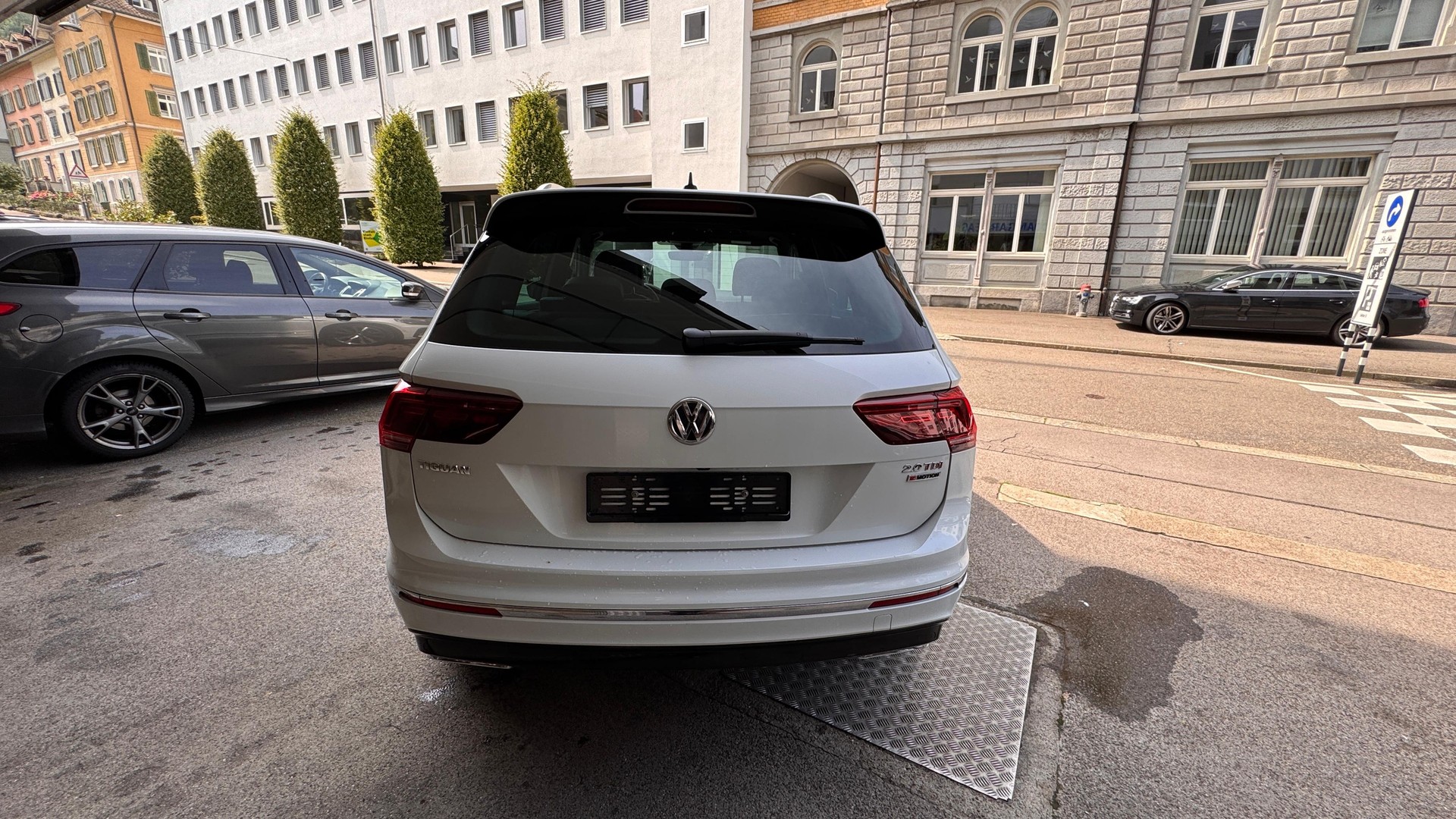 VW Tiguan 2.0 TDI SCR Highline 4Motion DSG-image-2