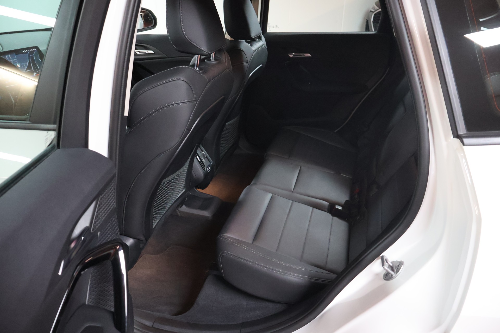 BMW X1 xDrive 23i 48V-image-17
