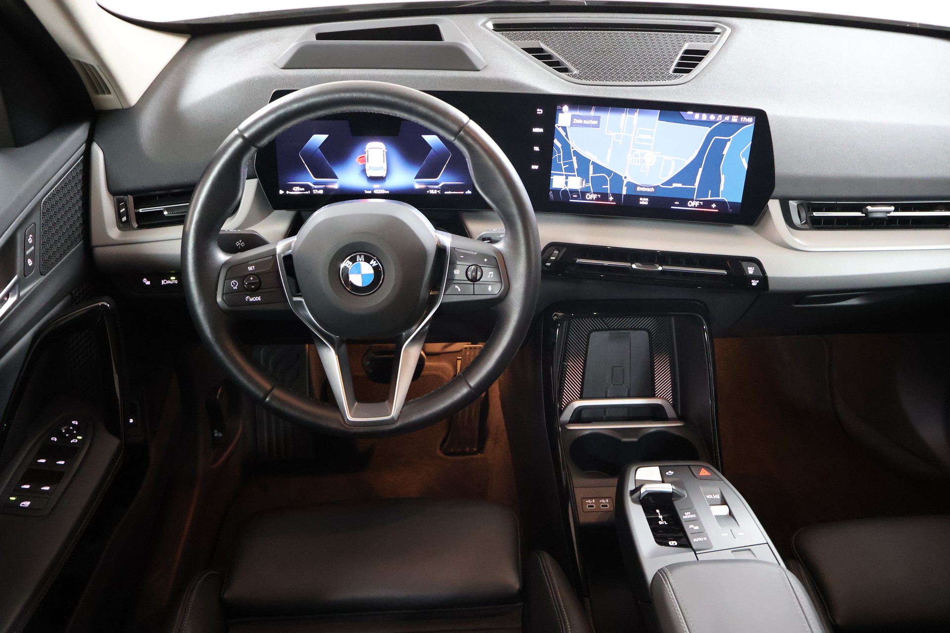 BMW X1 xDrive 23i 48V-image-8