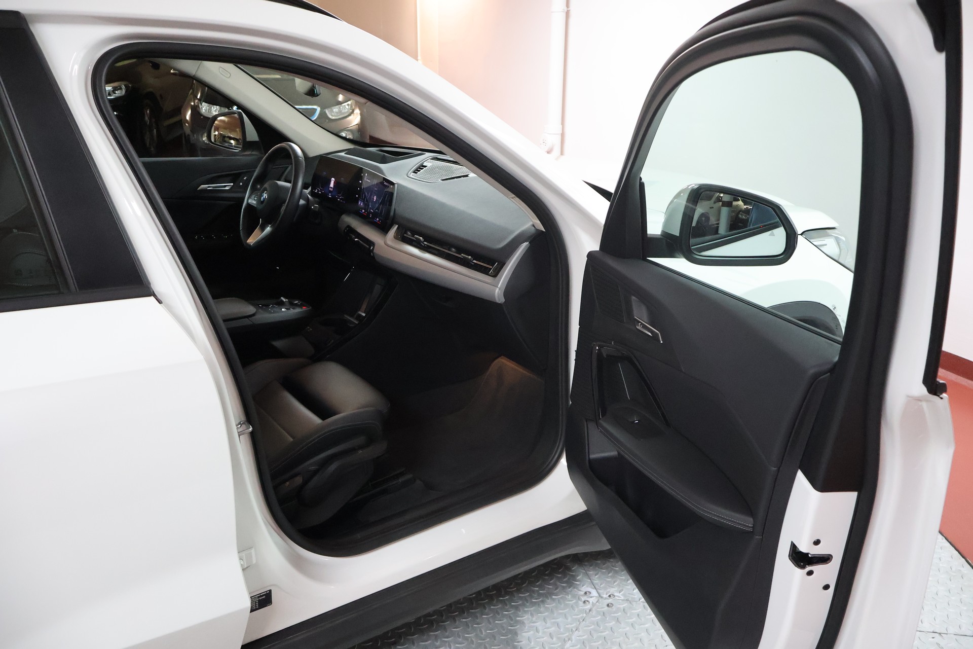 BMW X1 xDrive 23i 48V-image-14