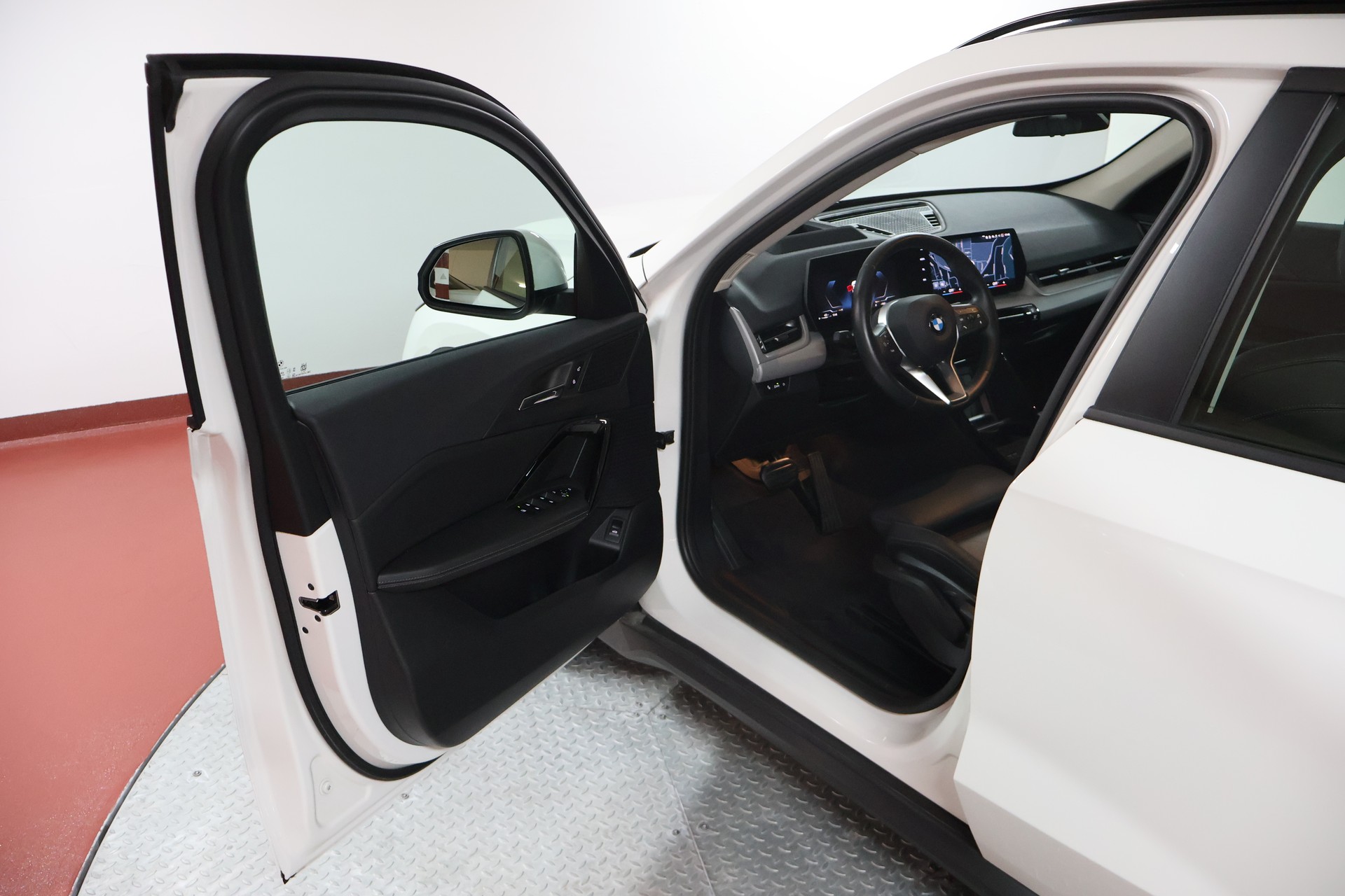 BMW X1 xDrive 23i 48V-image-4