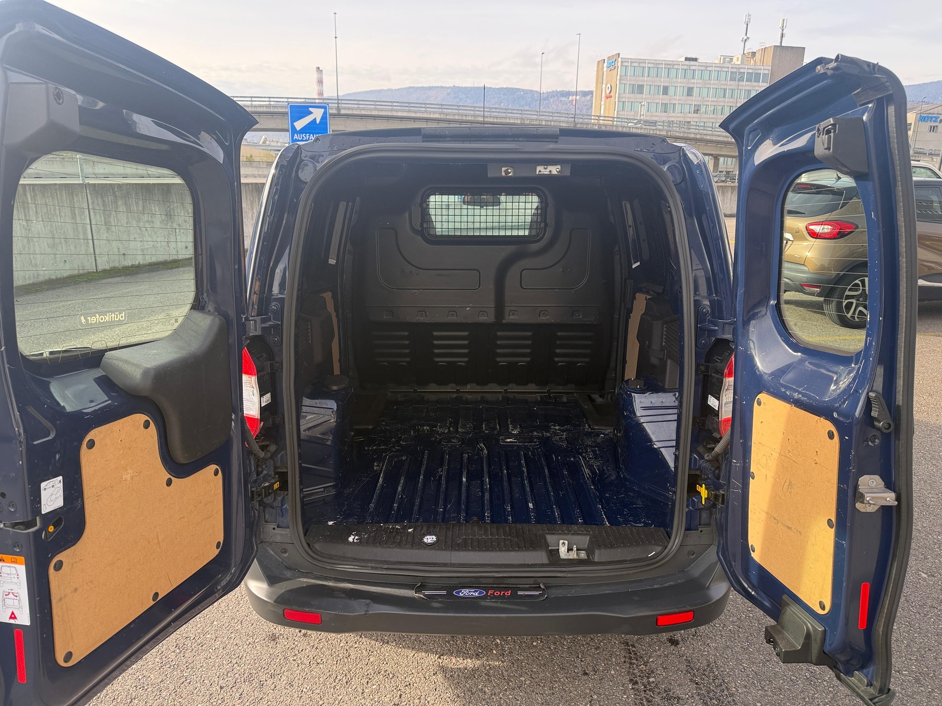 FORD Transit Courier Van 1.0 EcoBoost Limited-image-4