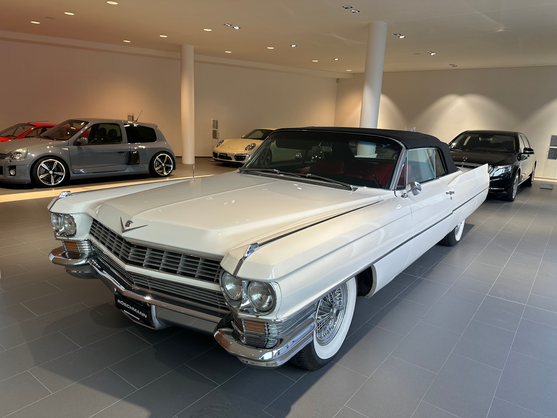 CADILLAC DEVILLE-showroom-element-2