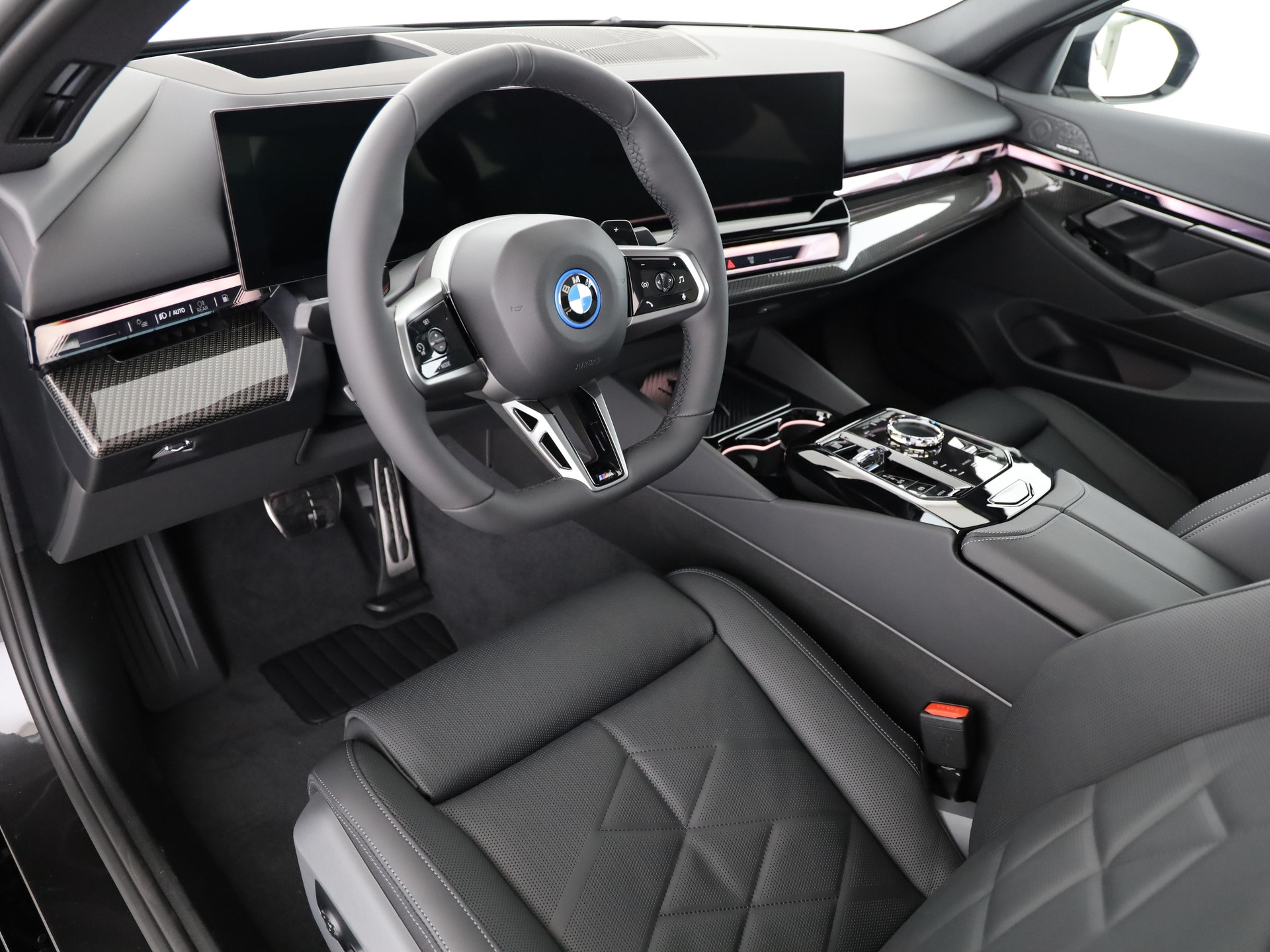 BMW 520d xDrive Touring-image-12