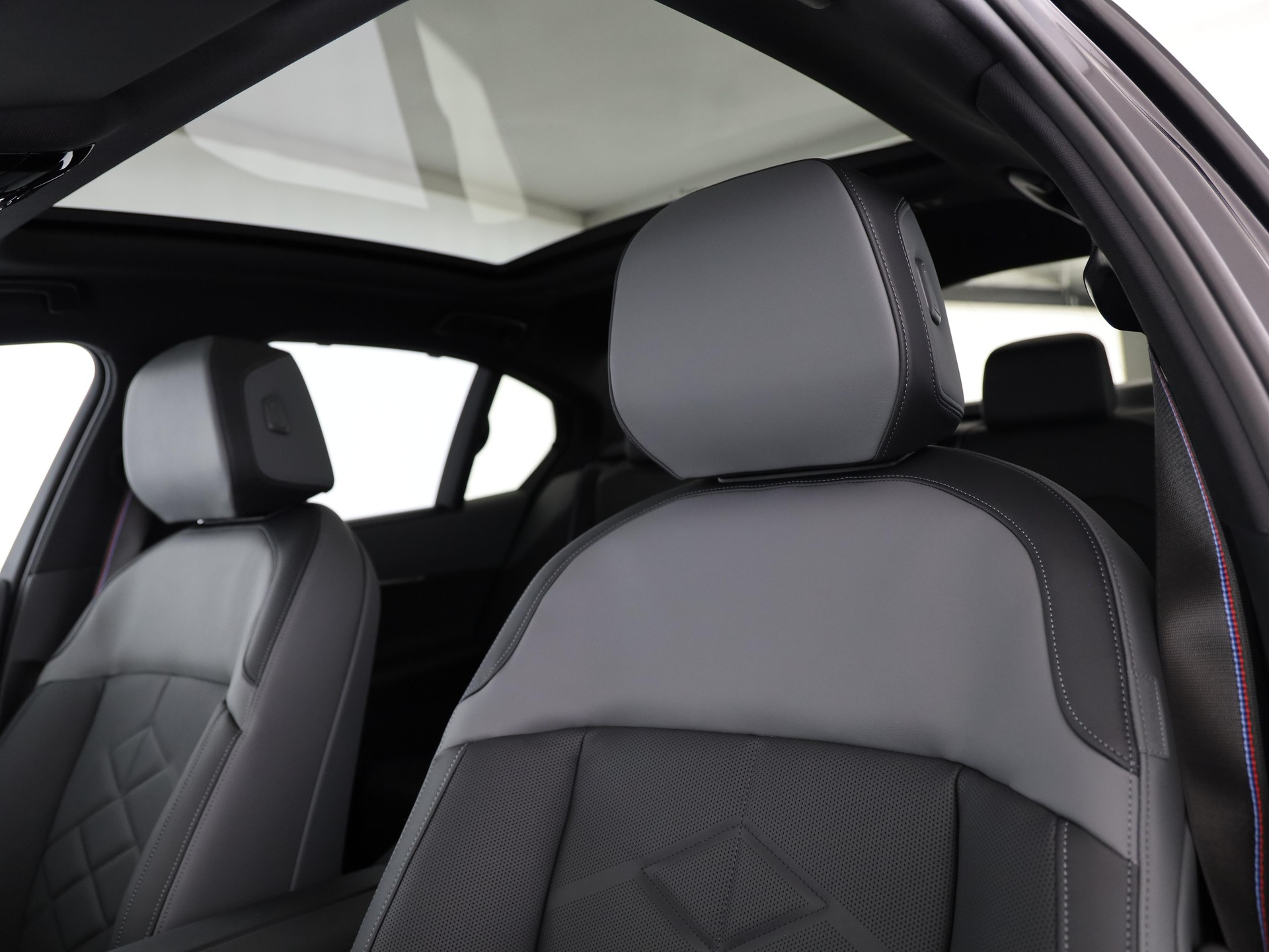 BMW 520d xDrive Touring-image-11