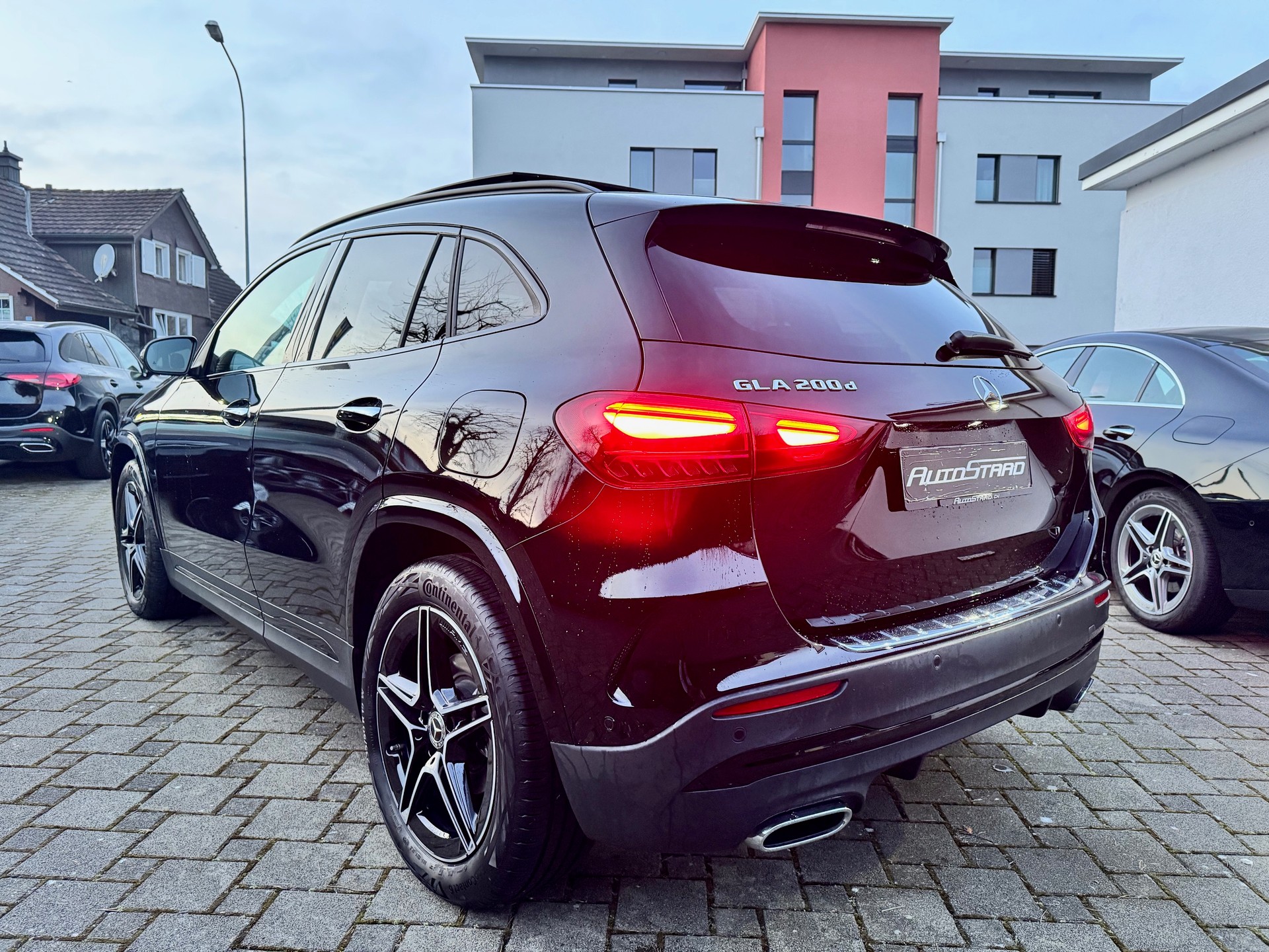 MERCEDES-BENZ GLA 200d AMG Line 4Matic 8G-DCT-image-5