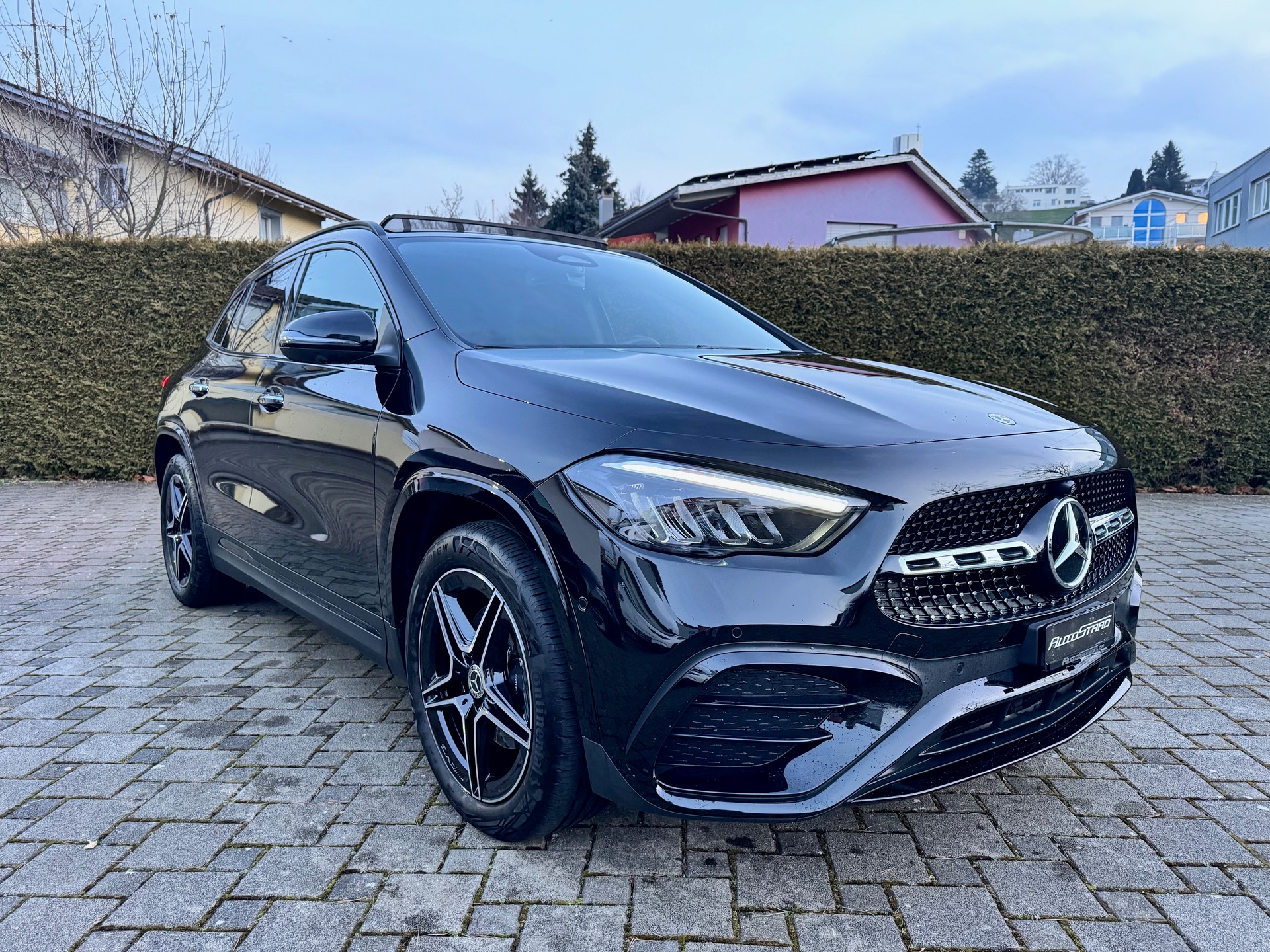 MERCEDES-BENZ GLA 200d AMG Line 4Matic 8G-DCT-showroom-element-2