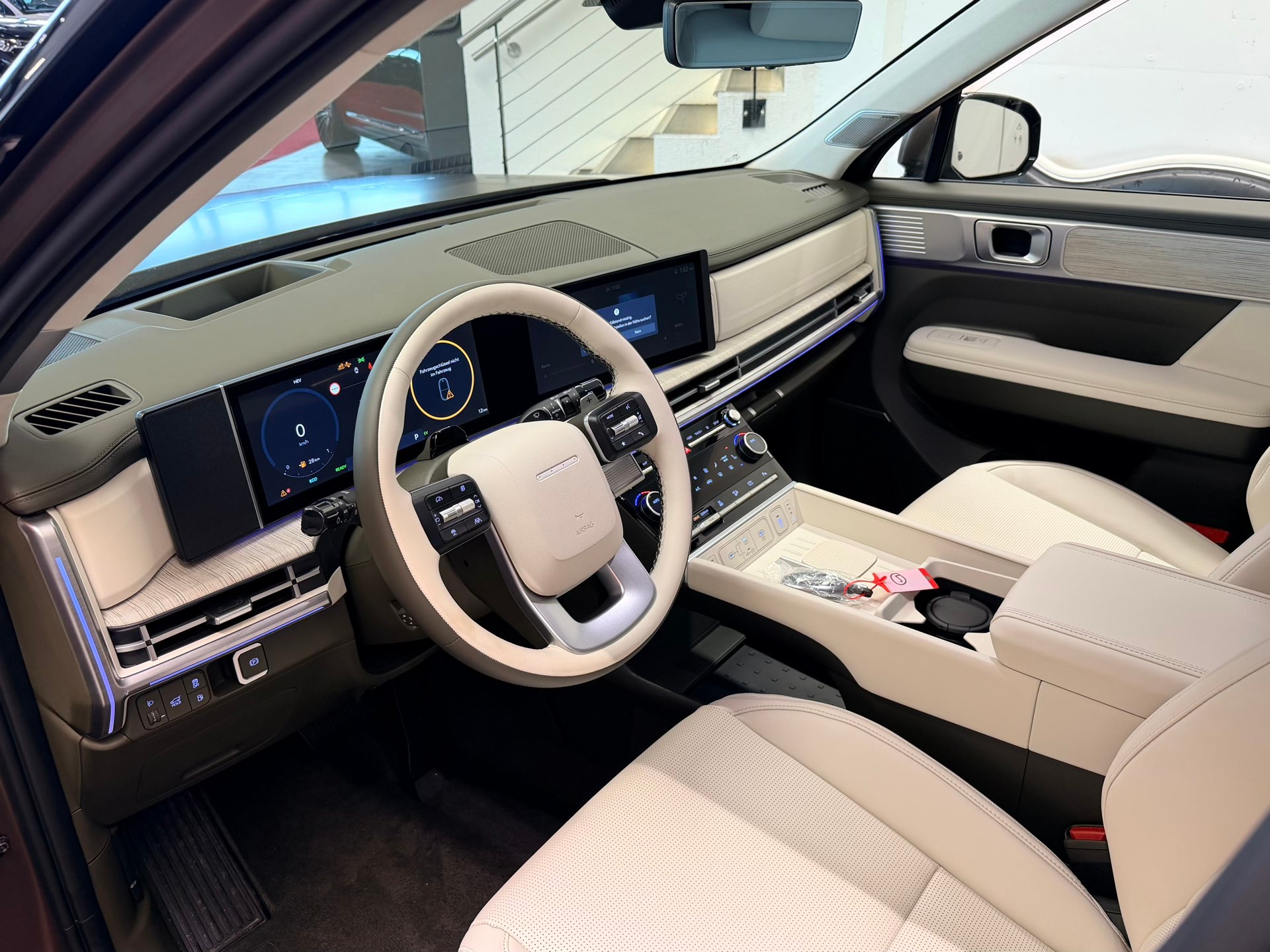 HYUNDAI Santa Fe 1.6 T-GDi PHEV Calligraphy 4WD Automatic-image-9